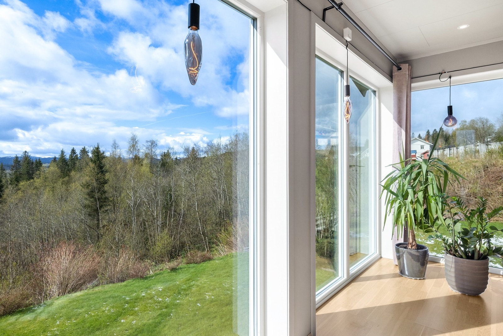 Naturen er tett på og i samspill med innearealene Galleribilde