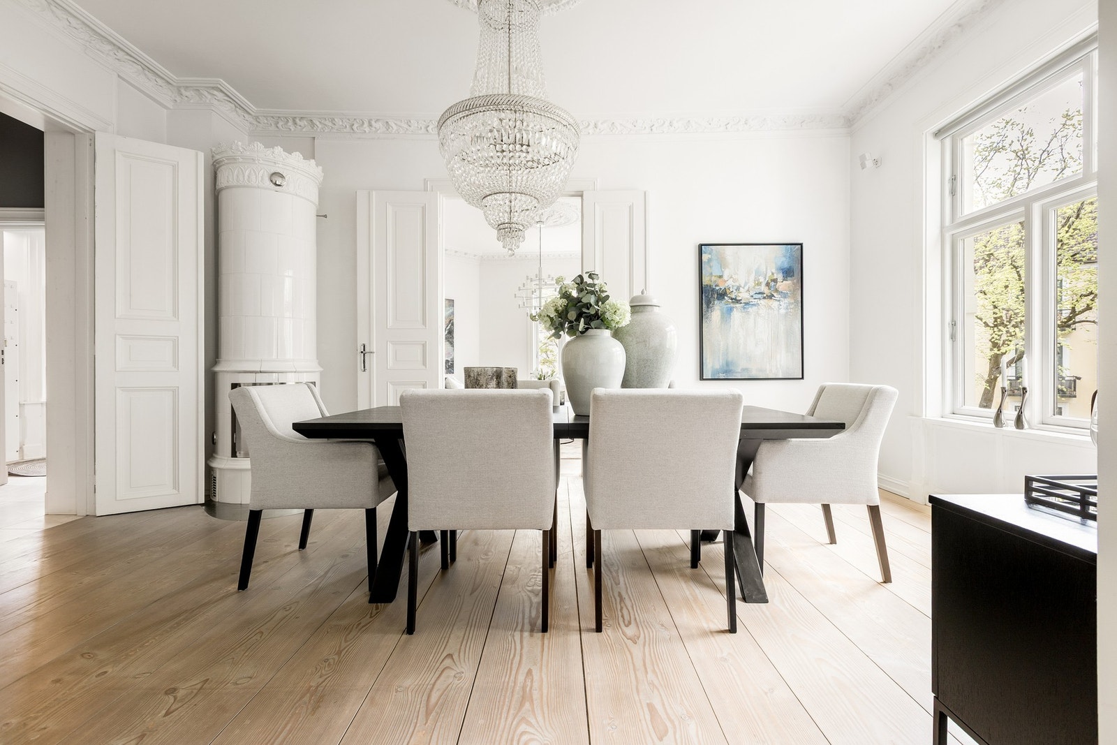Her er det god plass til langbord for å samle familie og venner. Galleribilde
