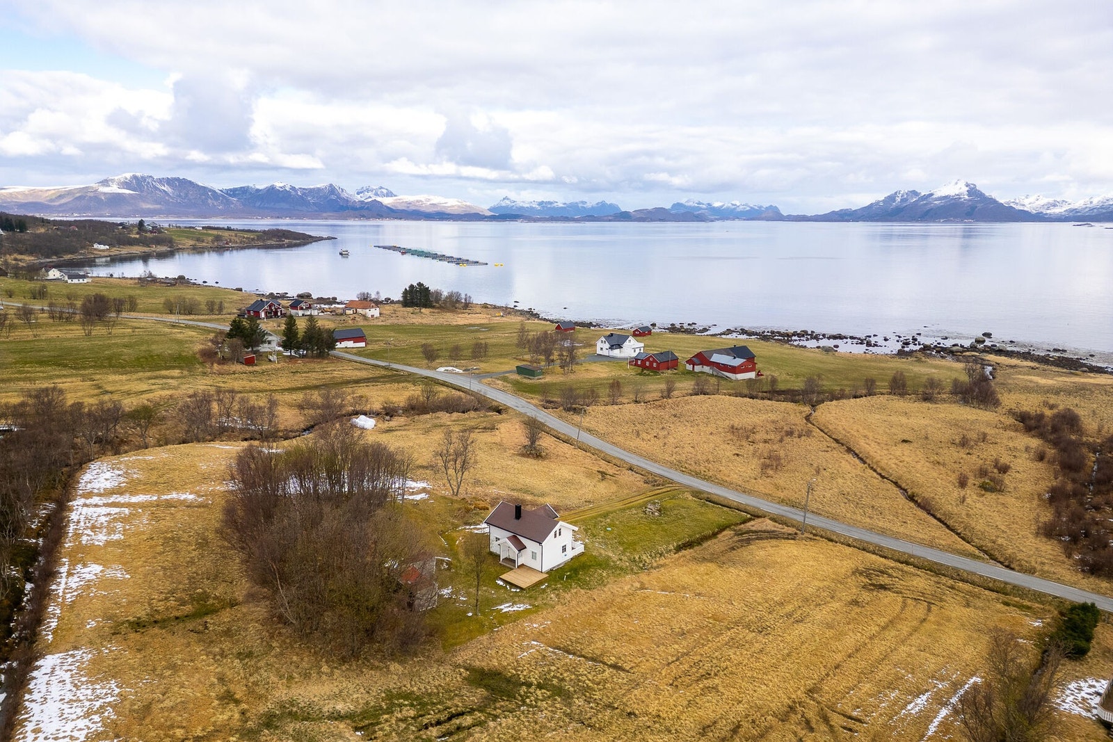 Her bor du i et åpent og fritt landskap med umiddelbar nærhet til sjøen. Galleribilde