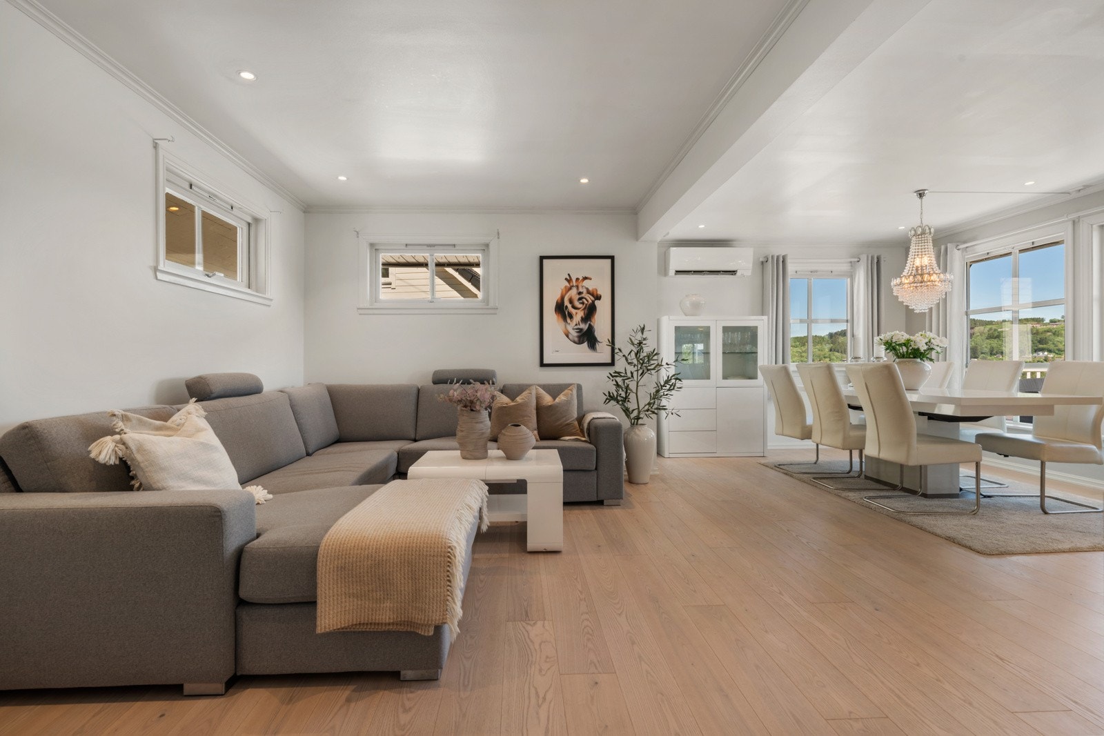 God plass til både sofa og spisebord Galleribilde