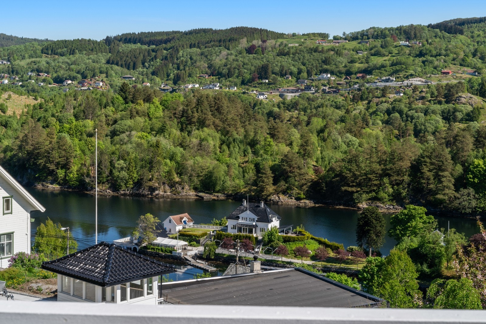 Flott utsikt mot Solholmen og Galleribilde