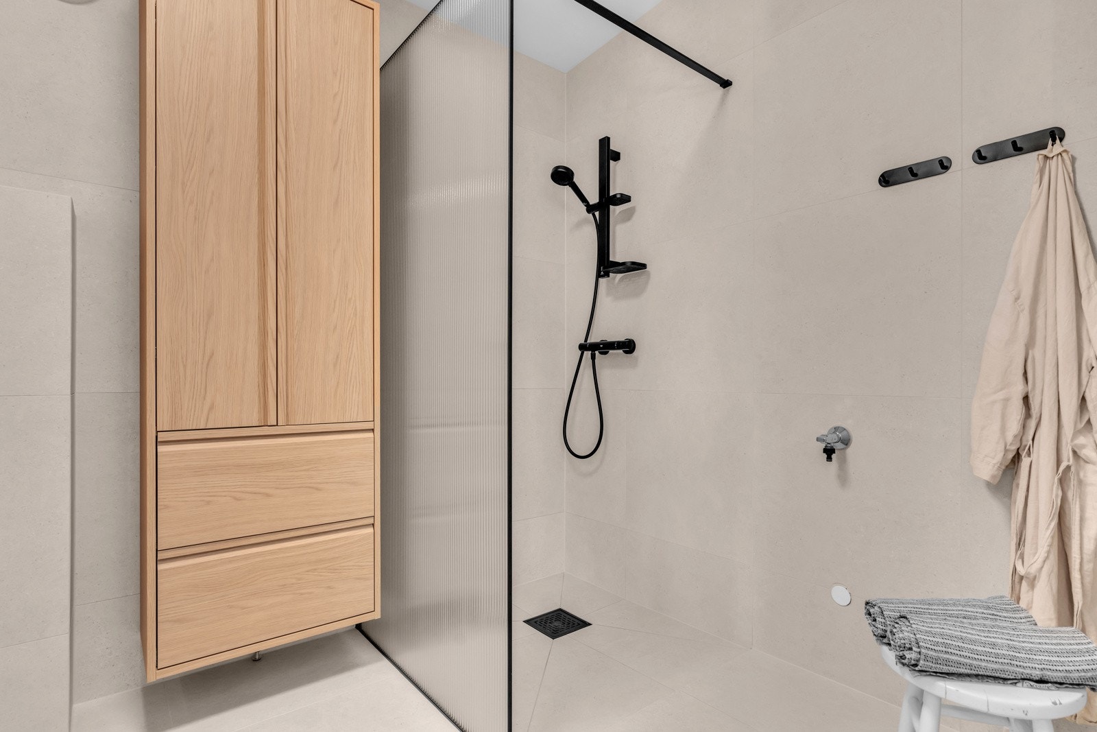 De sorte detaljene gir badet et moderne og sofistikert designuttrykk. Galleribilde