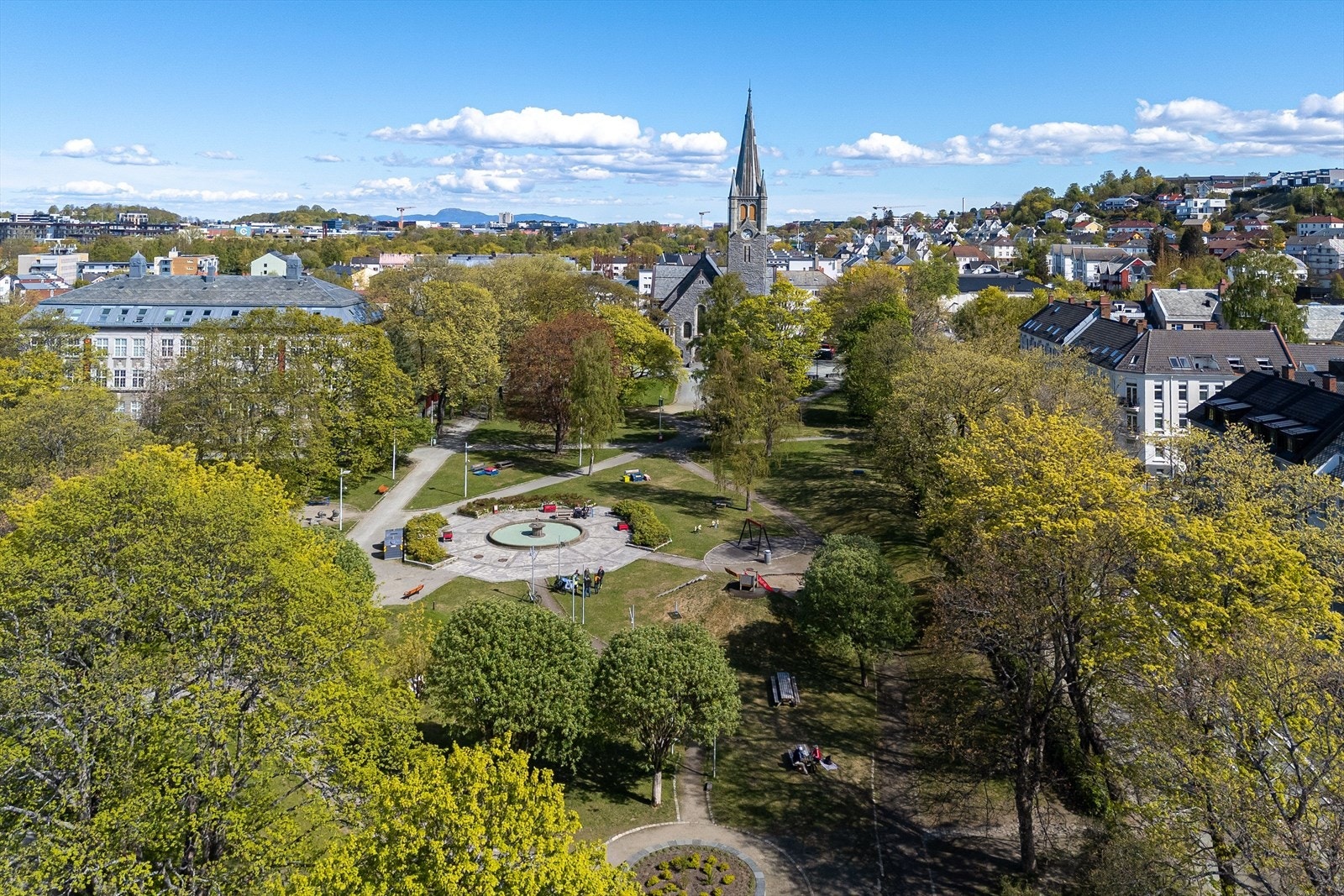 Buran/Lademoen byr på herlig parkliv, sjarmerende kaféer og umiddelbar nærhet til kollektiv- og servicefunksjoner. Galleribilde
