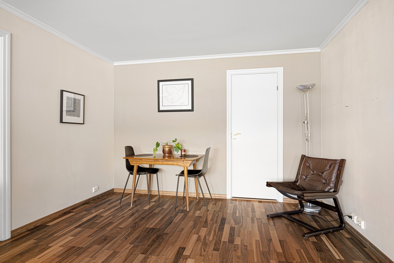 Stuen. Her er det god plass til spisebord og stoler Galleribilde