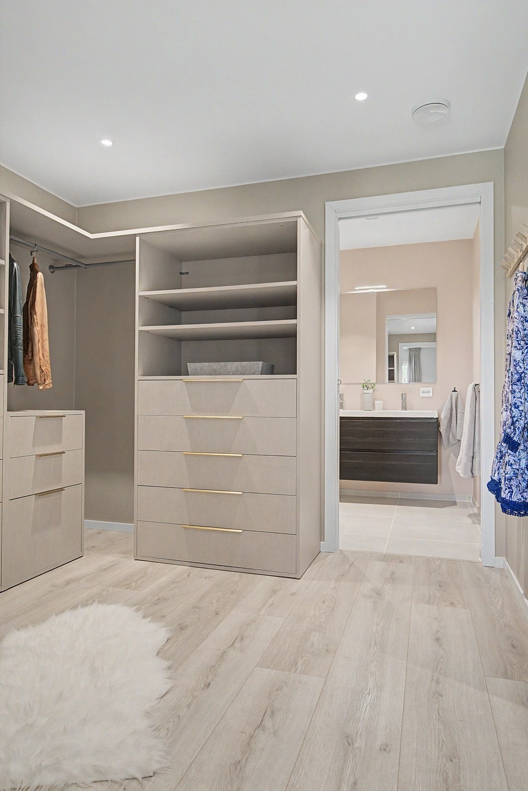 Garderobe Galleribilde