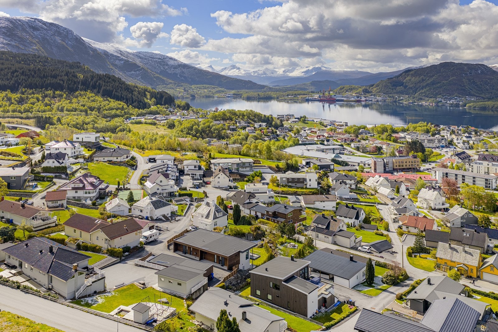 Eiendommen sett fra luften Galleribilde