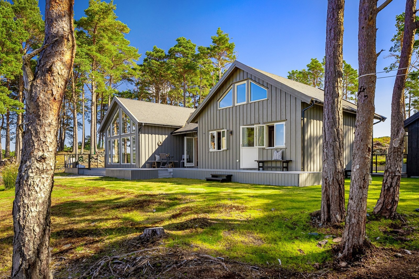 Hytten ble oppført i 2012-2013 - tomten er på hele 1283 m². Galleribilde