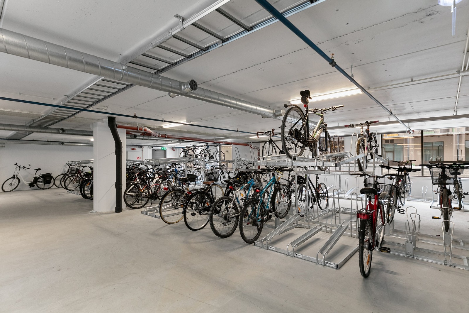 Med leiligheten følger også en fast parkeringsplass for sykkel. Galleribilde
