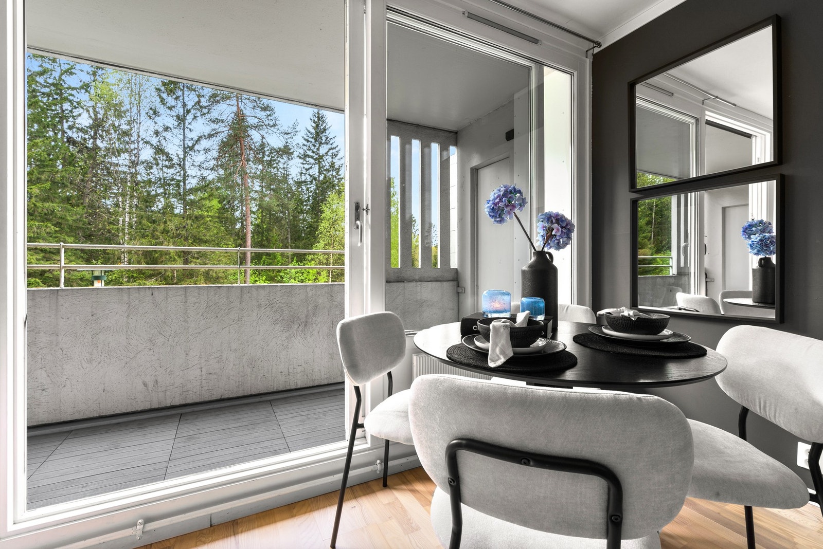 Fra stuen er det utgang til balkongen Galleribilde