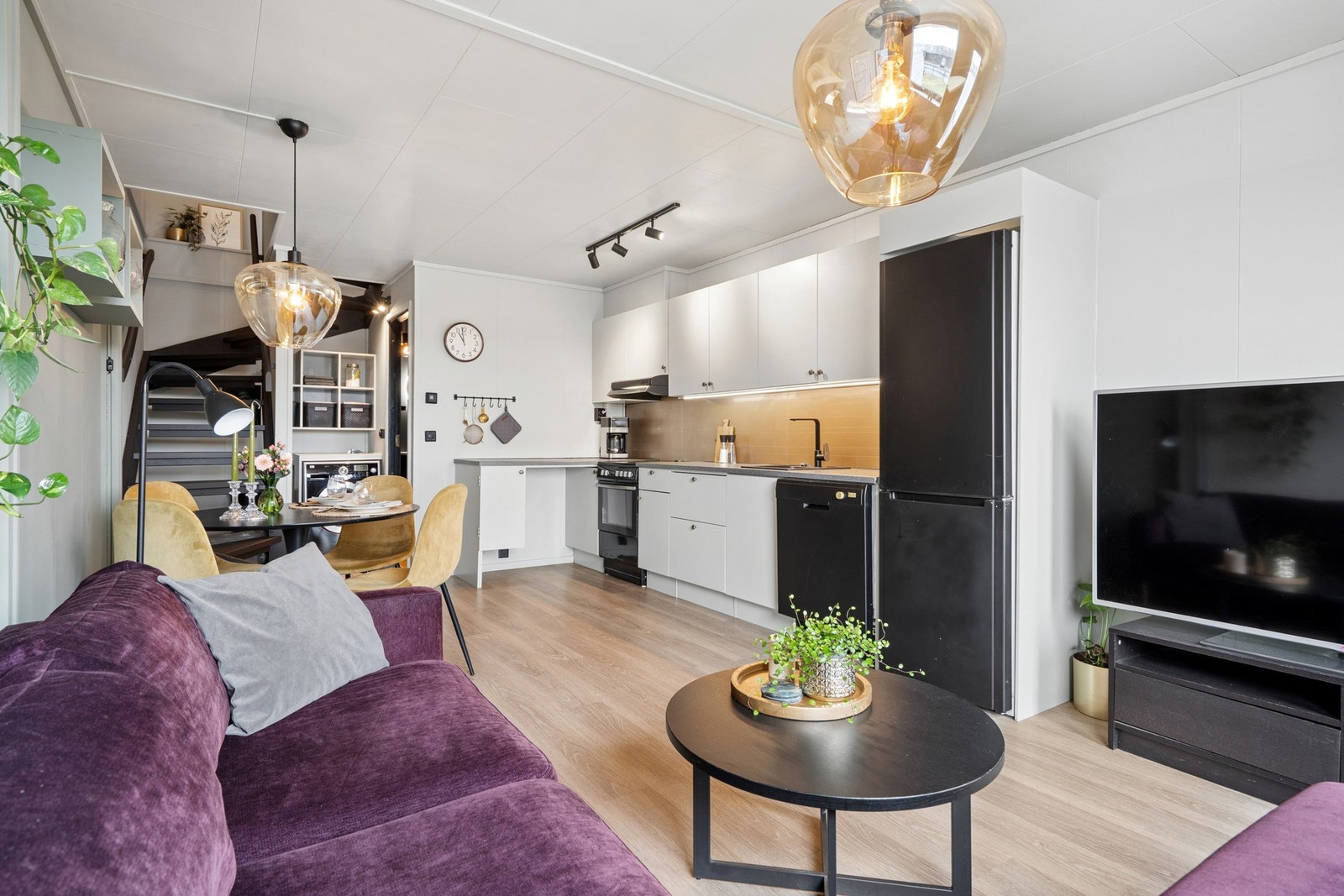 Den åpne løsningen gir en god romfølelse og fleksible møbleringsmuligheter. Galleribilde