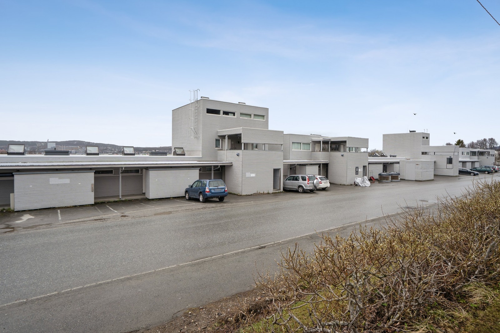 Leiligheten ligger i et etablert og rolig boligområde på Tomasjordnes. Galleribilde