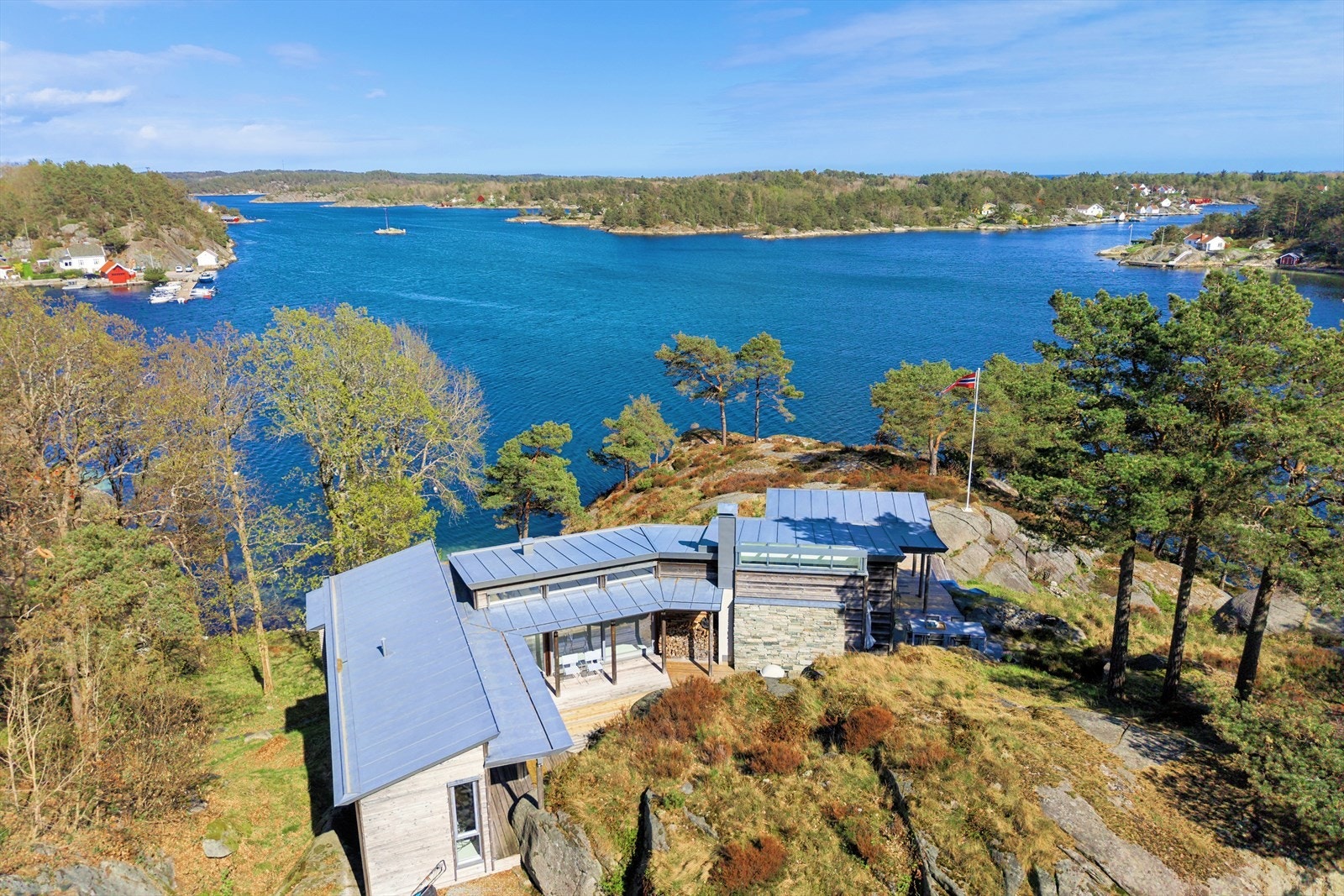 Leia mot Lillesand. Kjøbmannsviga og Ågerøya sees i bakgrunnen. Galleribilde