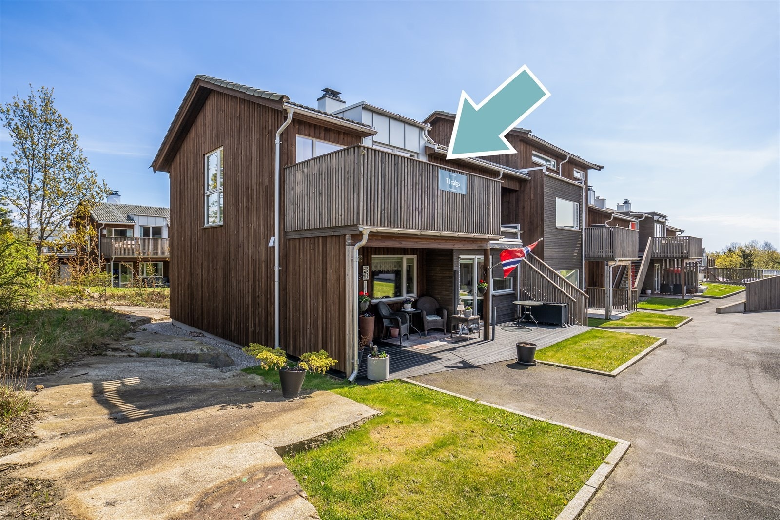 Leiligheten er beliggende i et rolig og etablert boligområde på Rolvsøy i Fredrikstad med kort vei til servicetilbud, offentlig transport, dagligvare og fine turområder Galleribilde