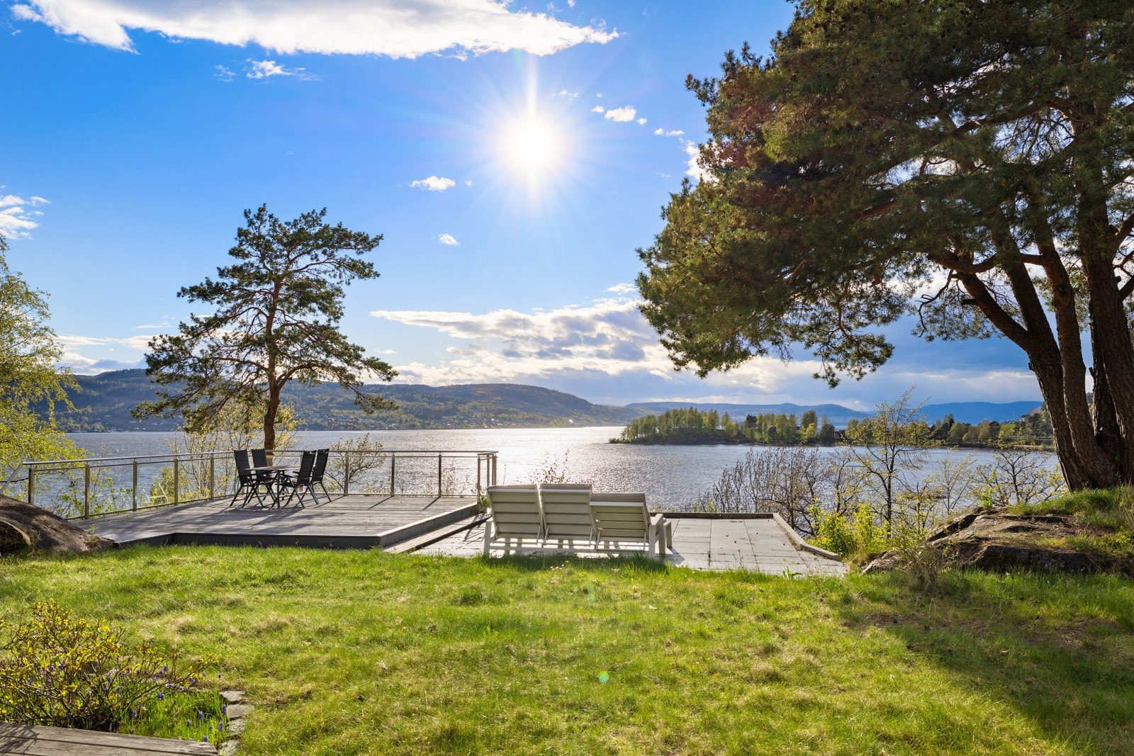 Eiendommen har fantastisk utsikt og veldige gode solforhold. Galleribilde