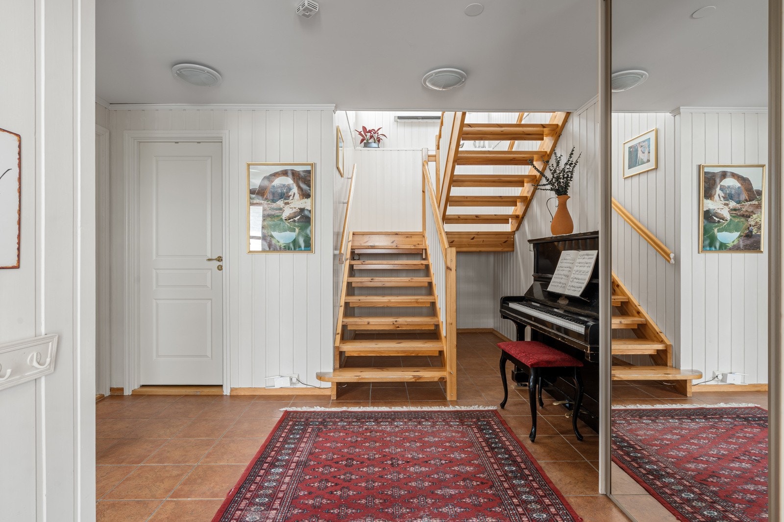 Velkommen inn - Her er det etablert gode garderobeløsninger. Galleribilde