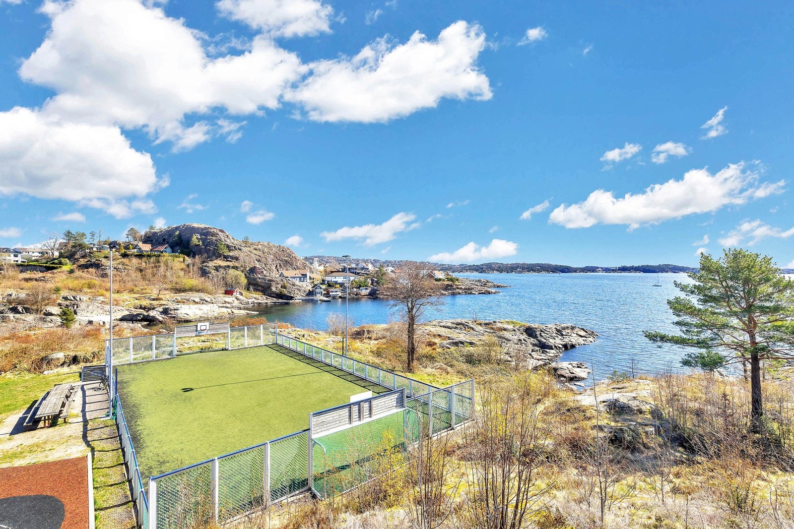 Ballbinge ved Blomsbukta. Galleribilde