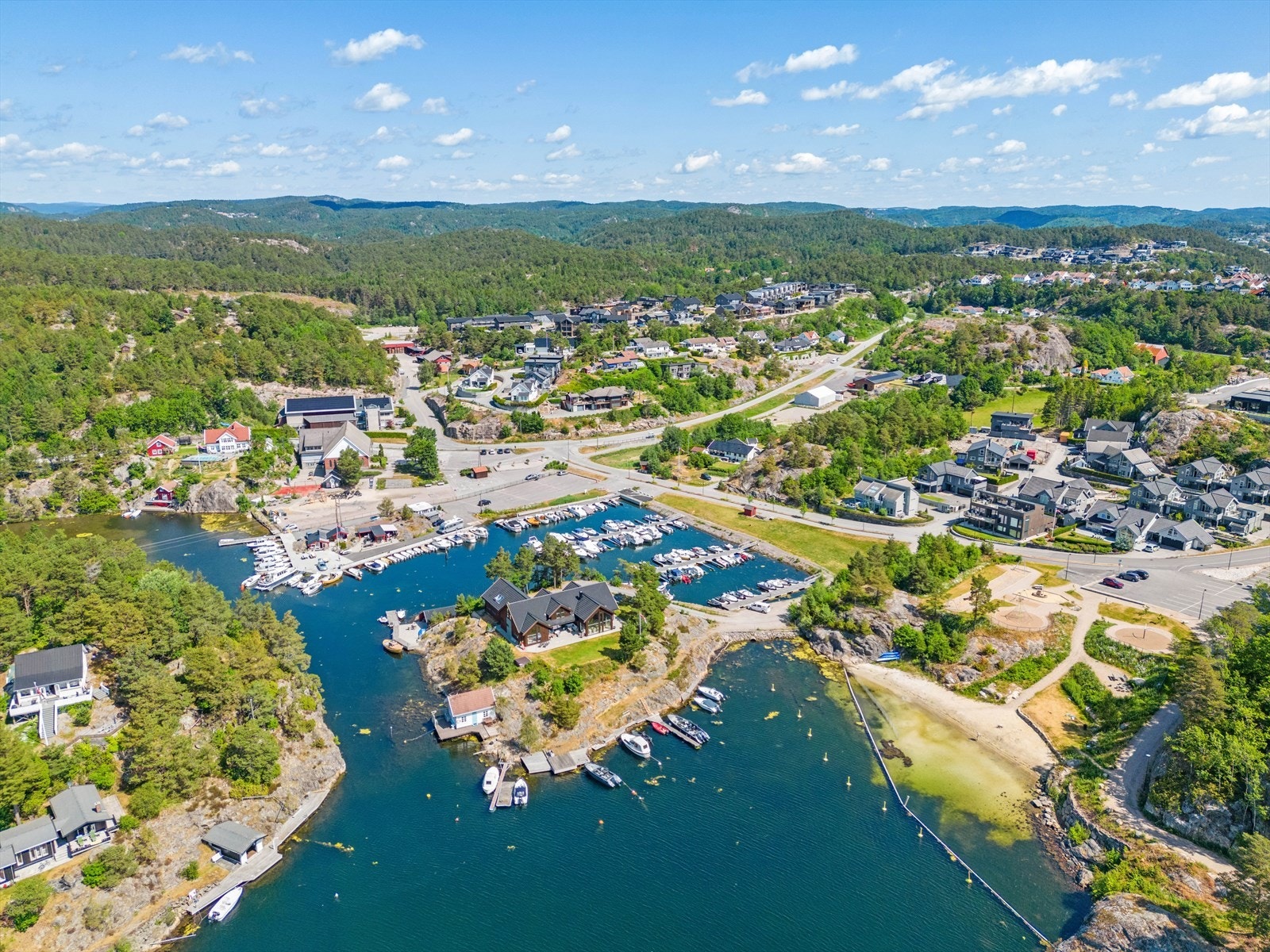 Pent opparbeidet område med skjærgården som nærmeste nabo Galleribilde