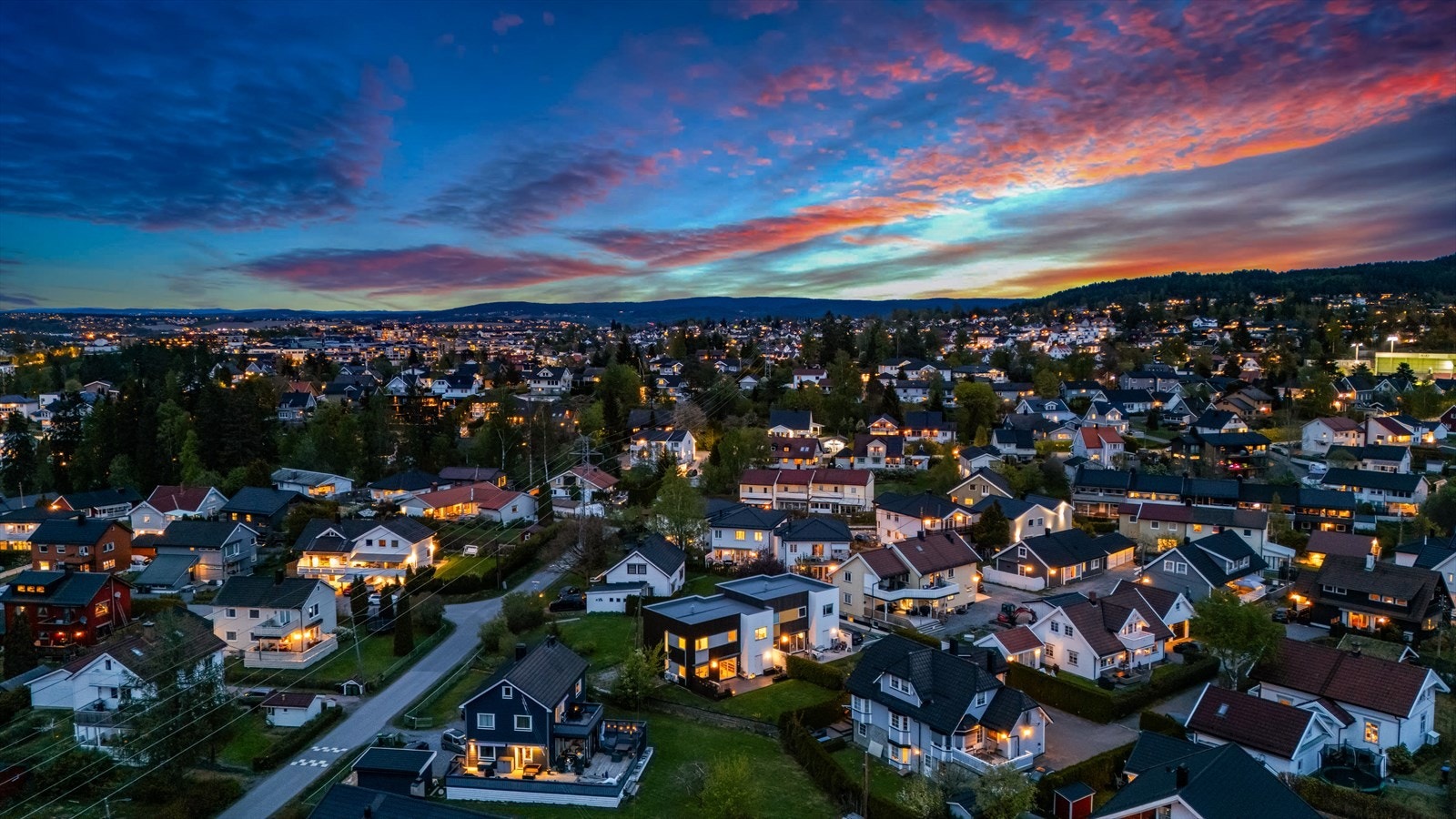 Her bor du i et barnevennlig villaområde, hvor boligen er plassert innerst i en blindvei. Galleribilde
