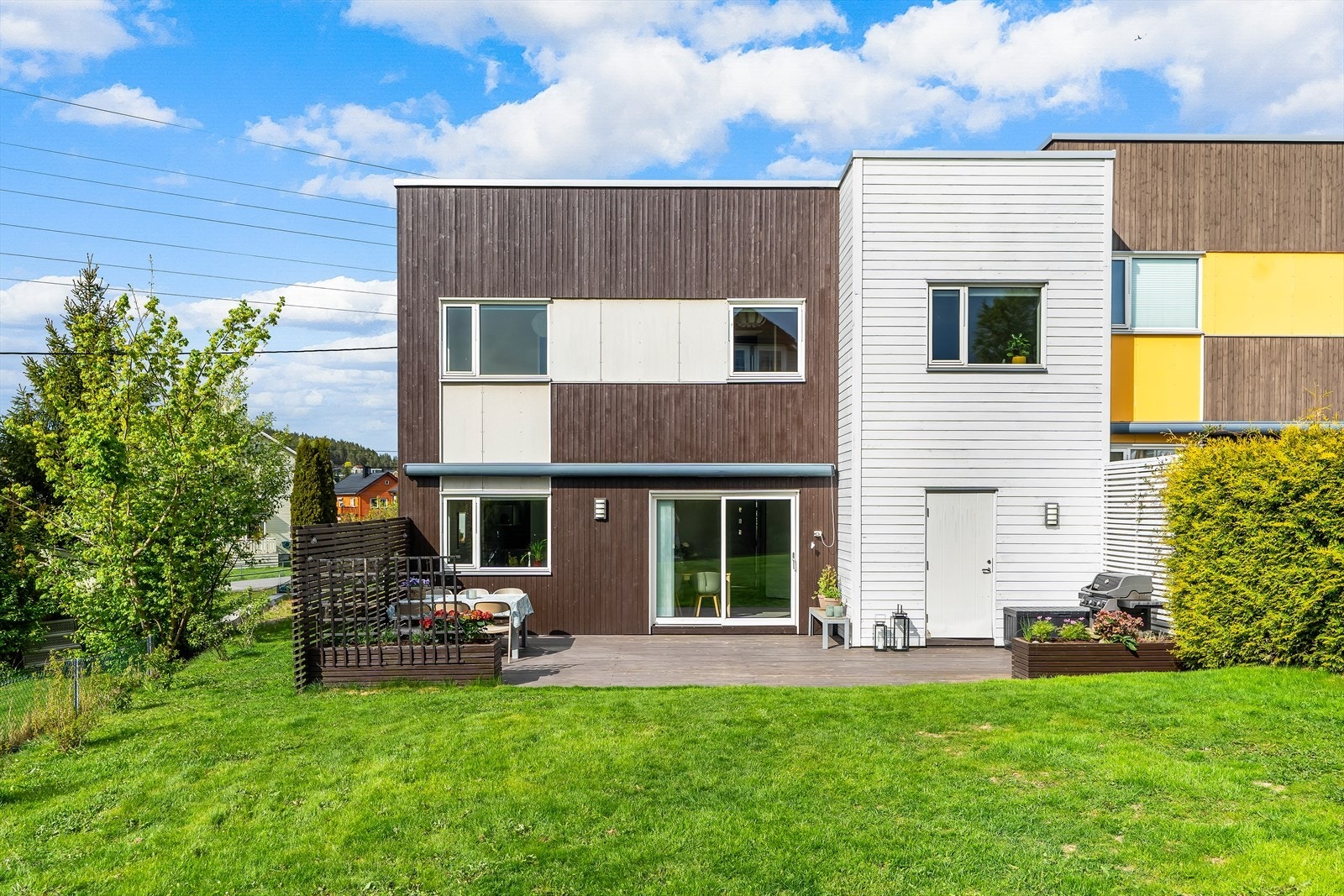 Huset har opplegg for elbillader. Galleribilde