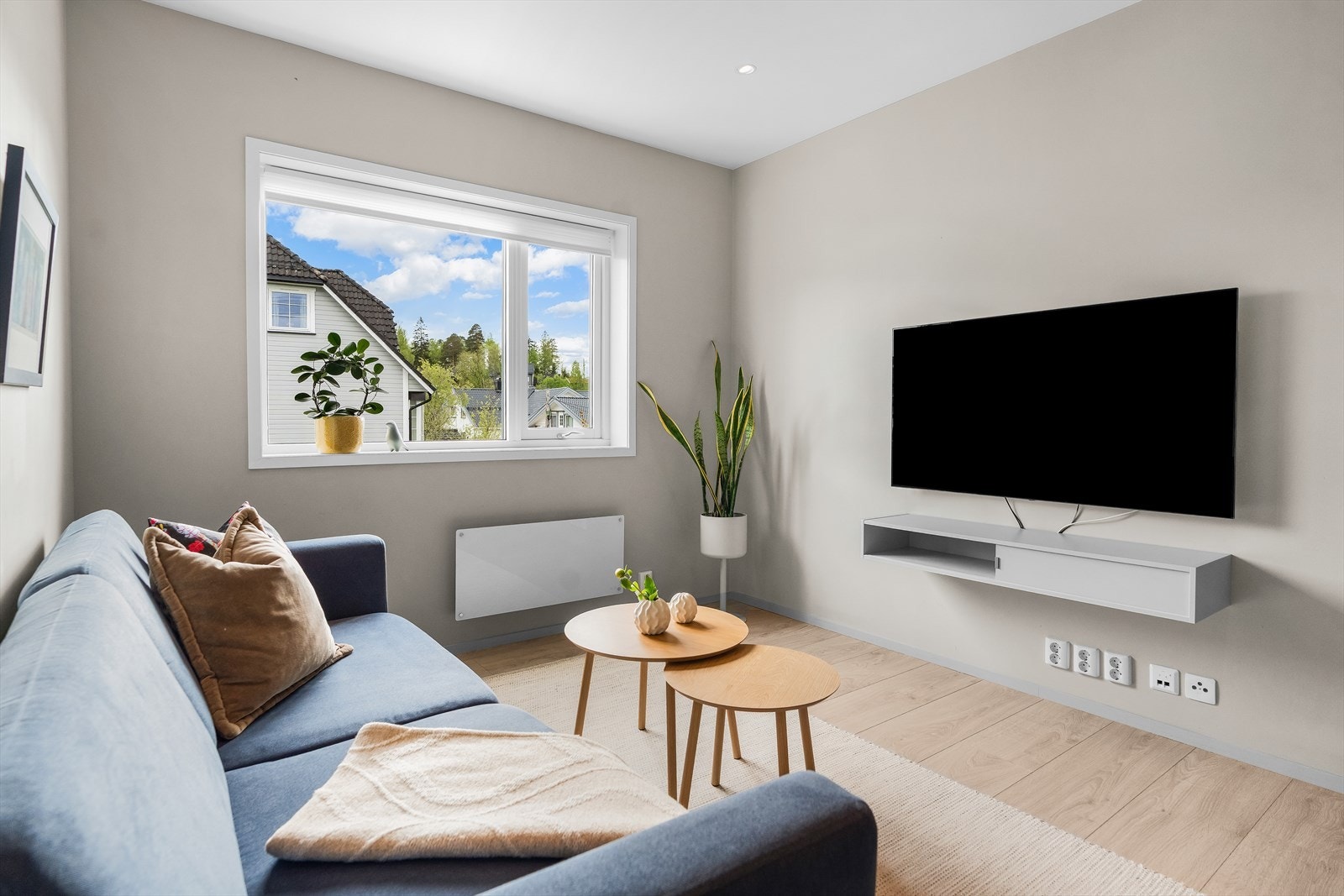 Her er det plass til sofa, tv-møbel og øvrig innredning. Galleribilde