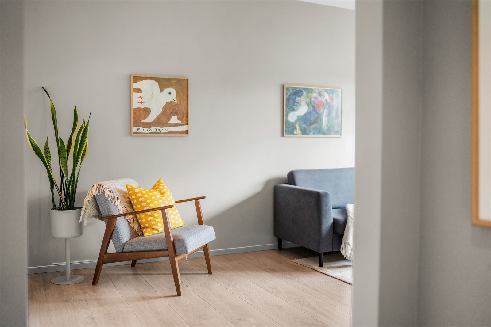 Stuen i denne etasjen er et fleksibelt rom som kan brukes som TV-stue for barna, hobbyrom eller et ekstra oppholdsrom. Galleribilde