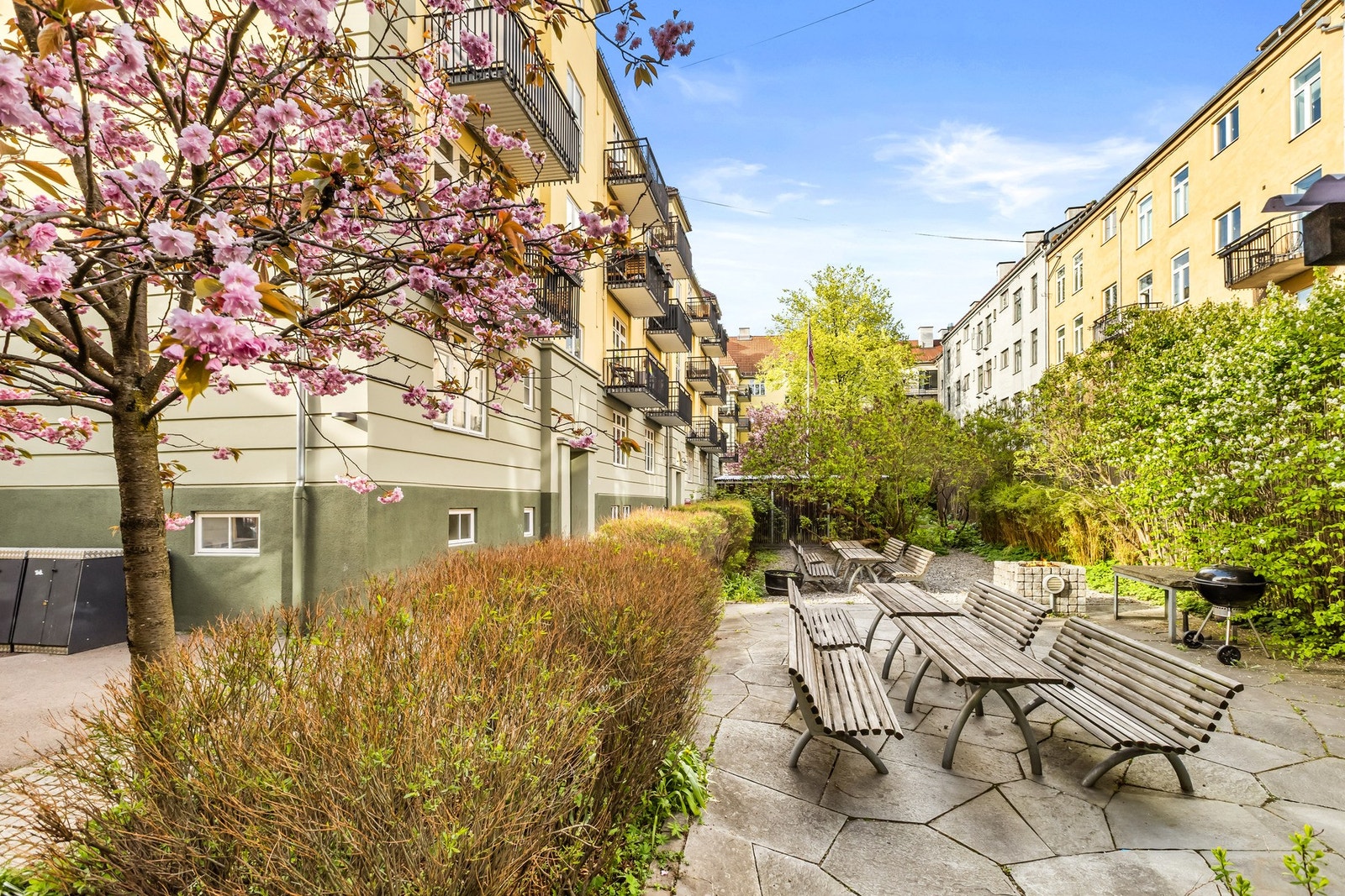 Gårdsrommet legger til rette for mange hyggelige opplevelser med familie, gode venner og naboer. Galleribilde