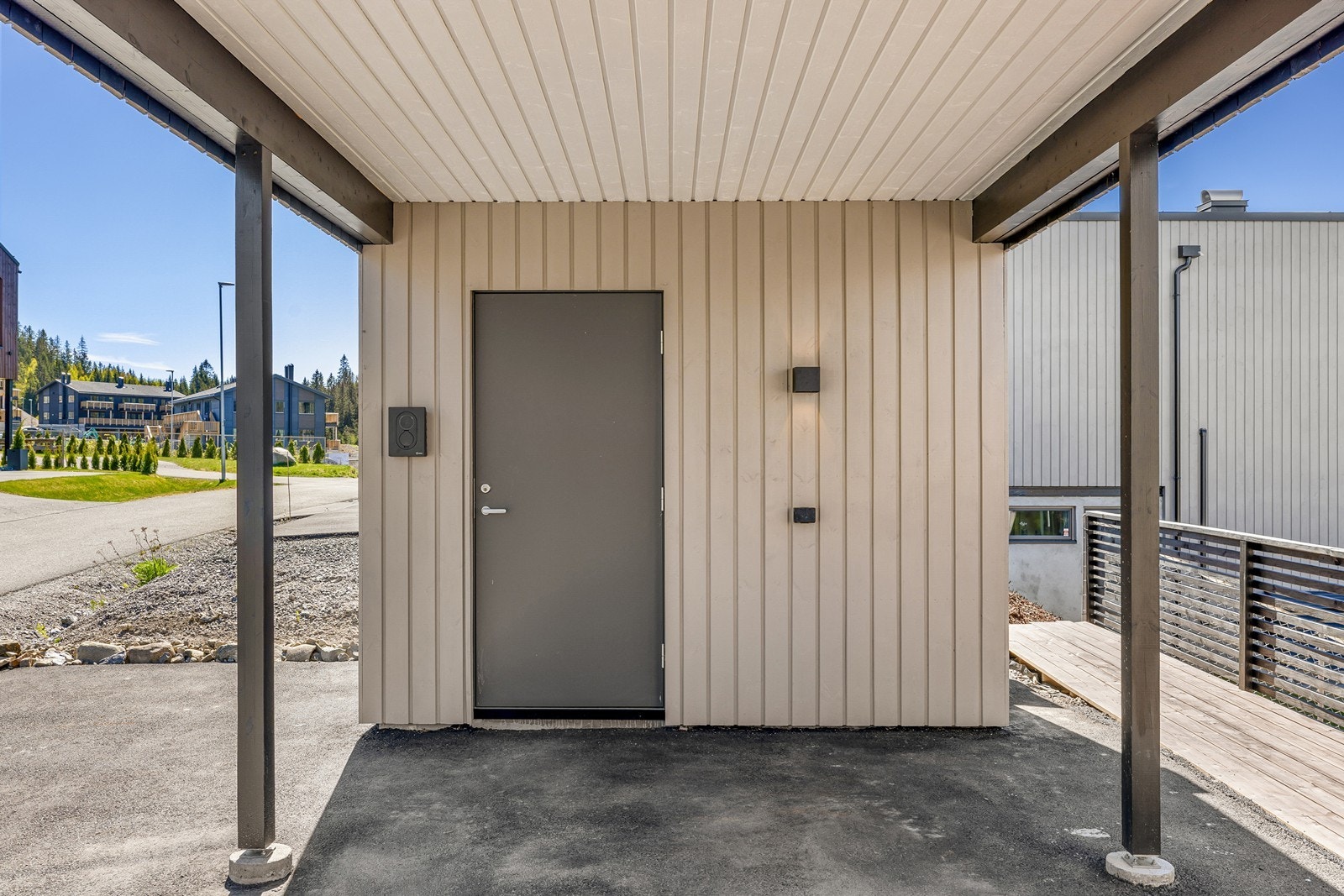 Fra carporten er det tilgang til en utvendig bod. Galleribilde
