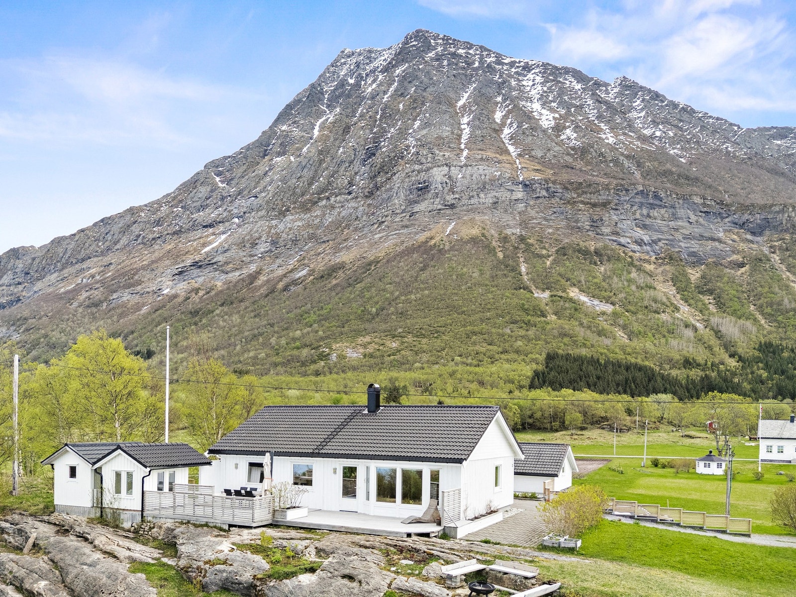 Eiendommen ligger på Lekanger i Gildeskål kommune. Galleribilde