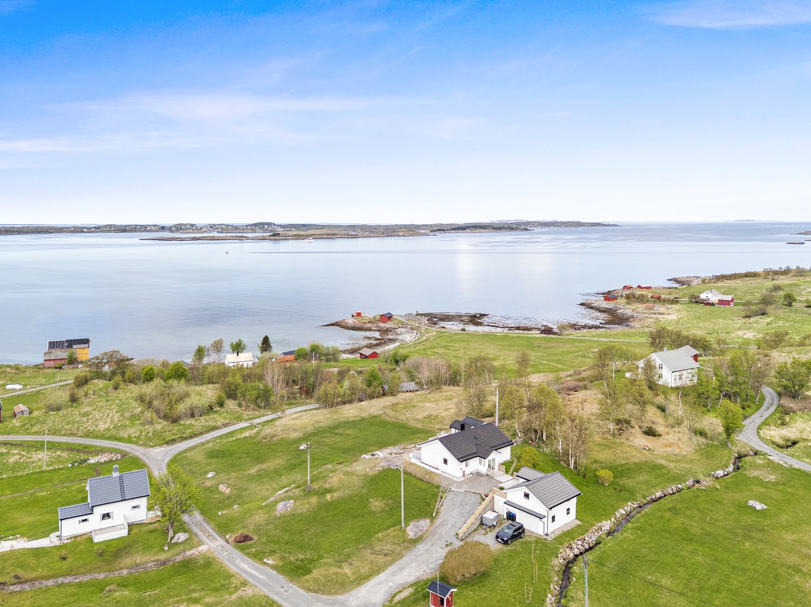 Oversikt over eiendommens plassering i det åpne kystlandskapet. Galleribilde
