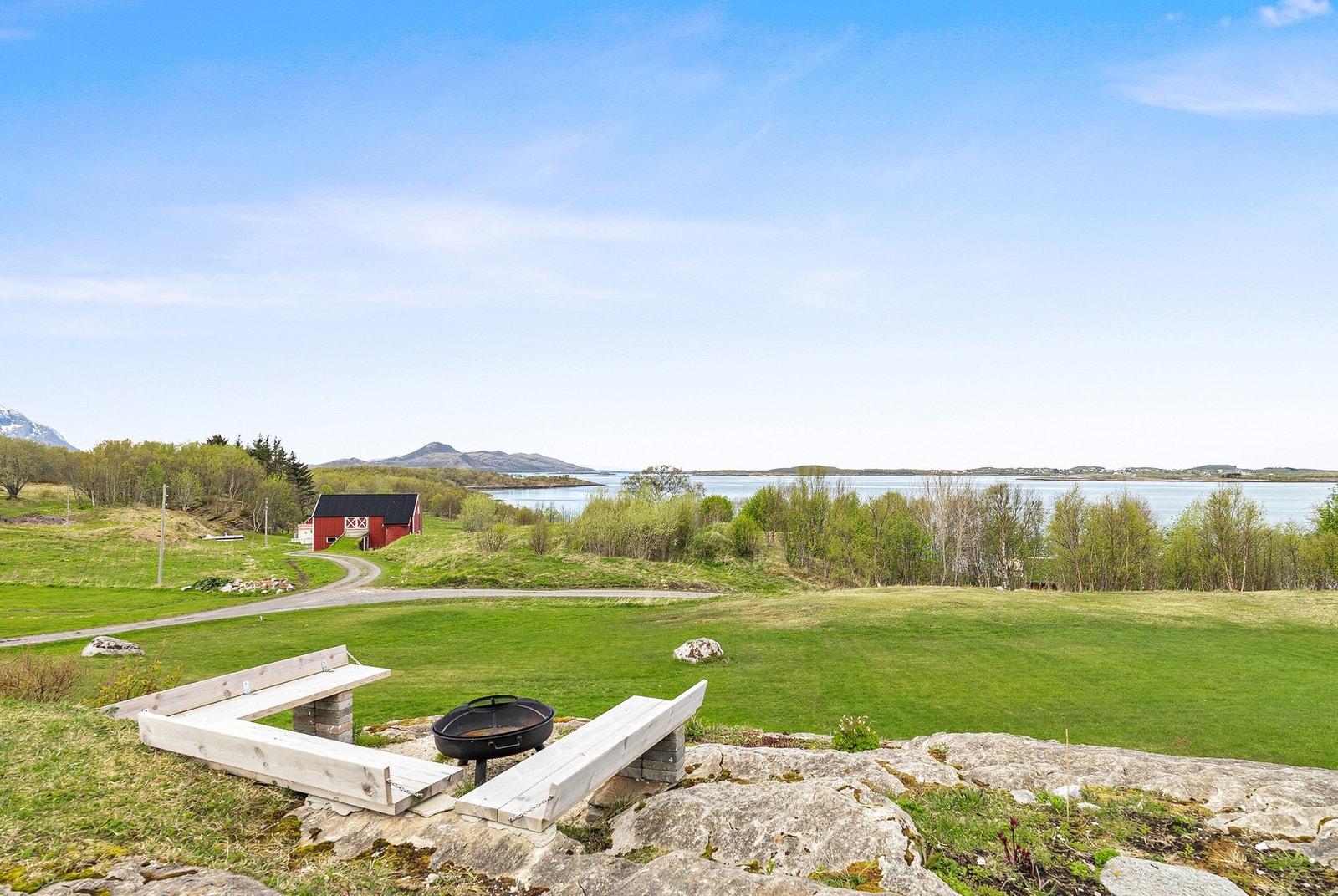 Stor og åpen tomt med gode utsiktsforhold. Galleribilde