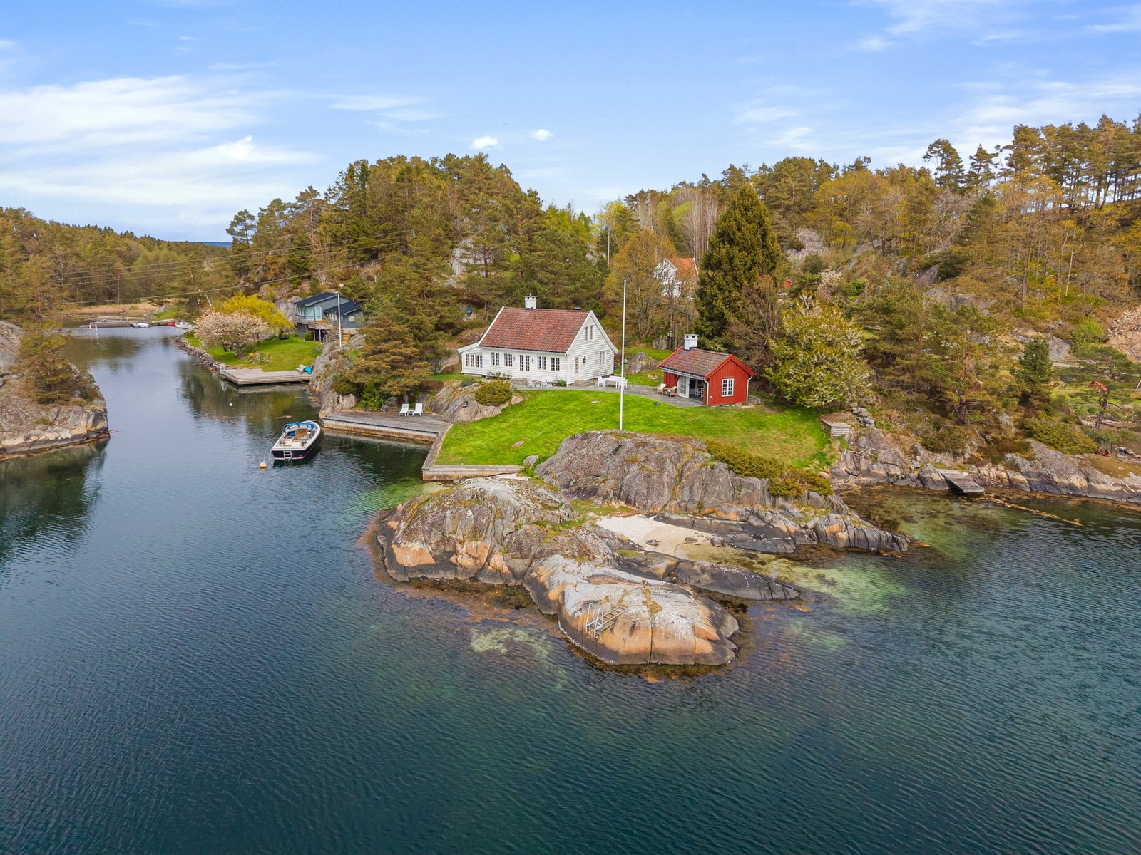 Dronebilde mot eiendommen Galleribilde