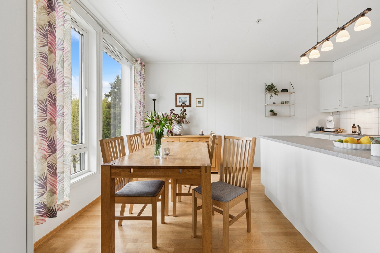 Den åpne løsningen gjør matlagingen sosial. Galleribilde