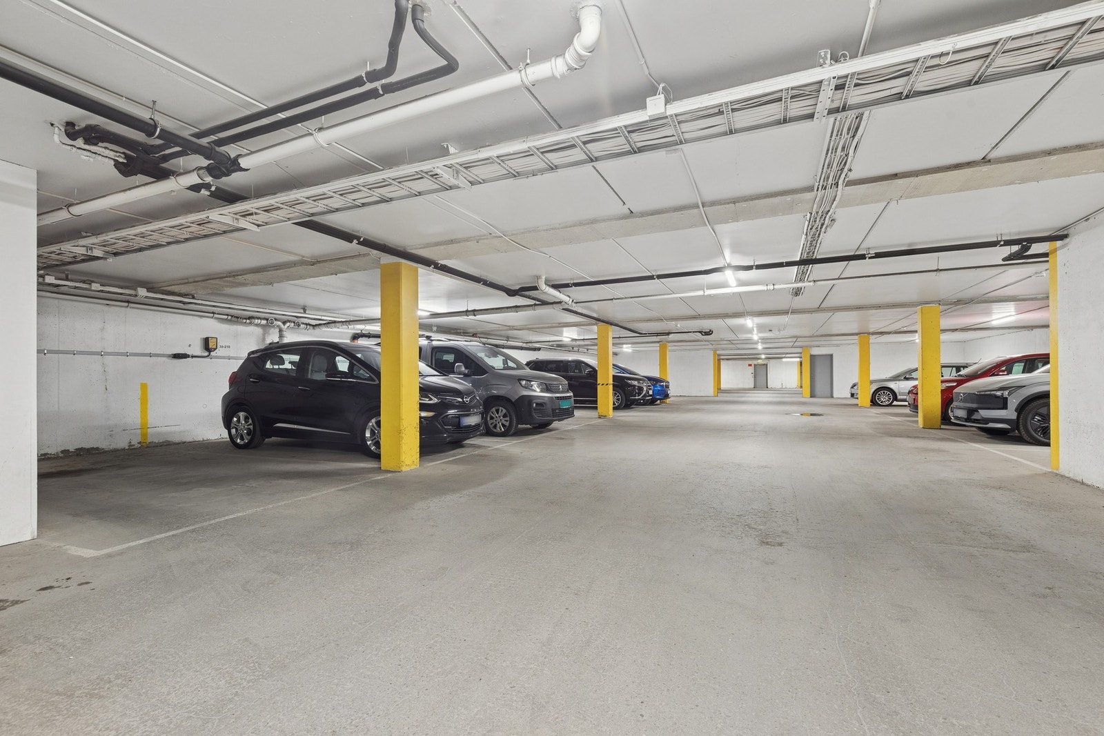 Leiligheten disponerer garasjeplass i felles garasjeanlegg. Galleribilde
