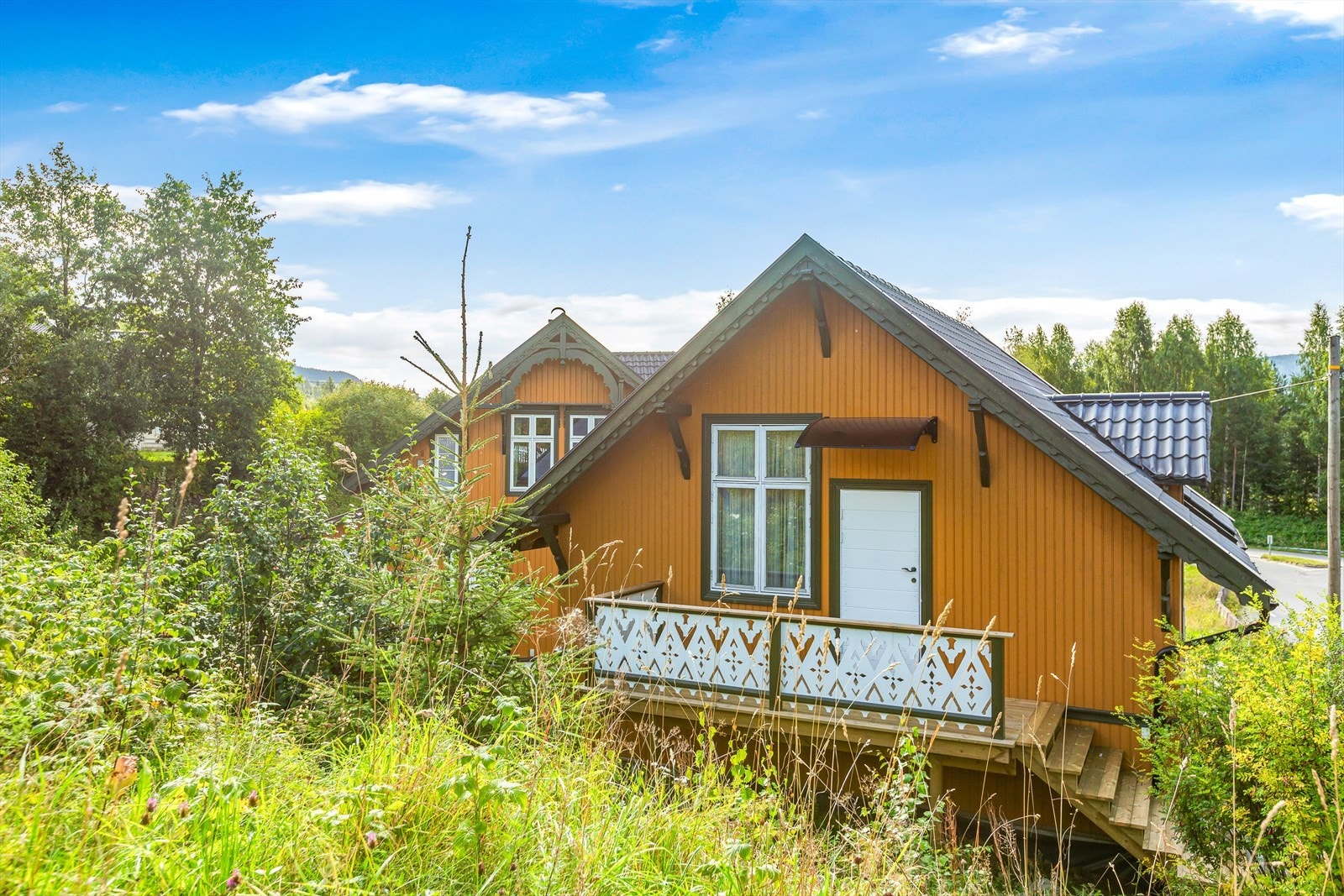 Inngang til foreløpig uinnredet loftsetasje over garasje. Galleribilde