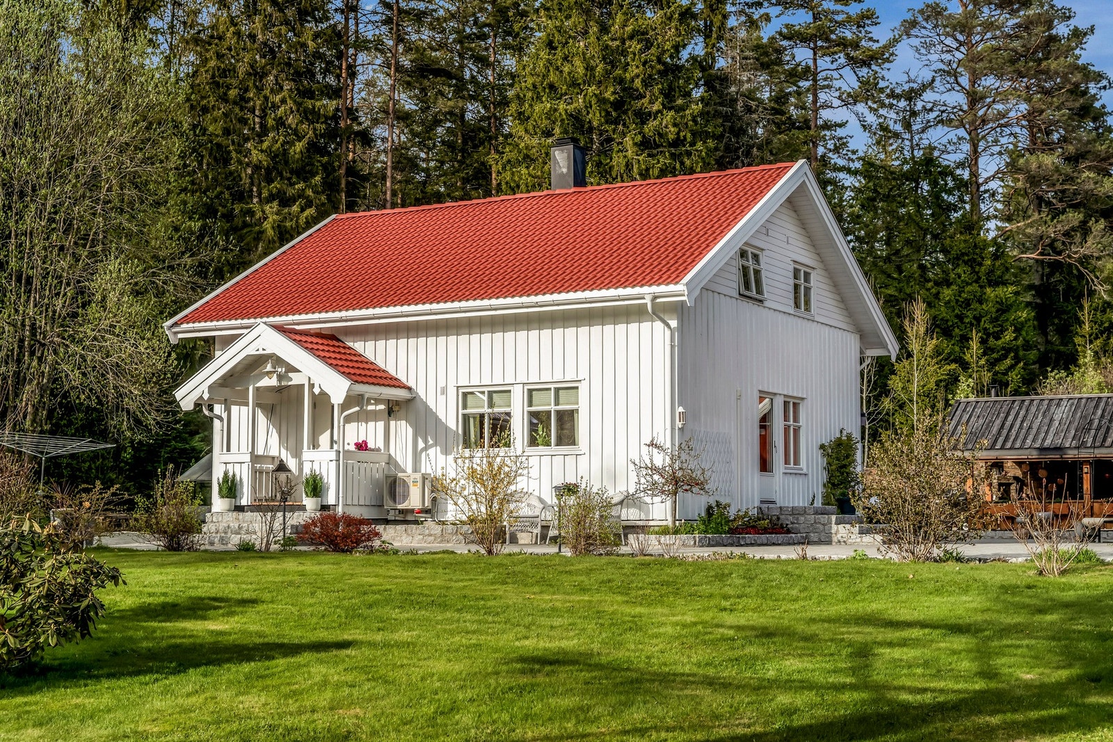 Huset er bygd i 1992 og hatt store oppussinger fra 2004-2018 Galleribilde