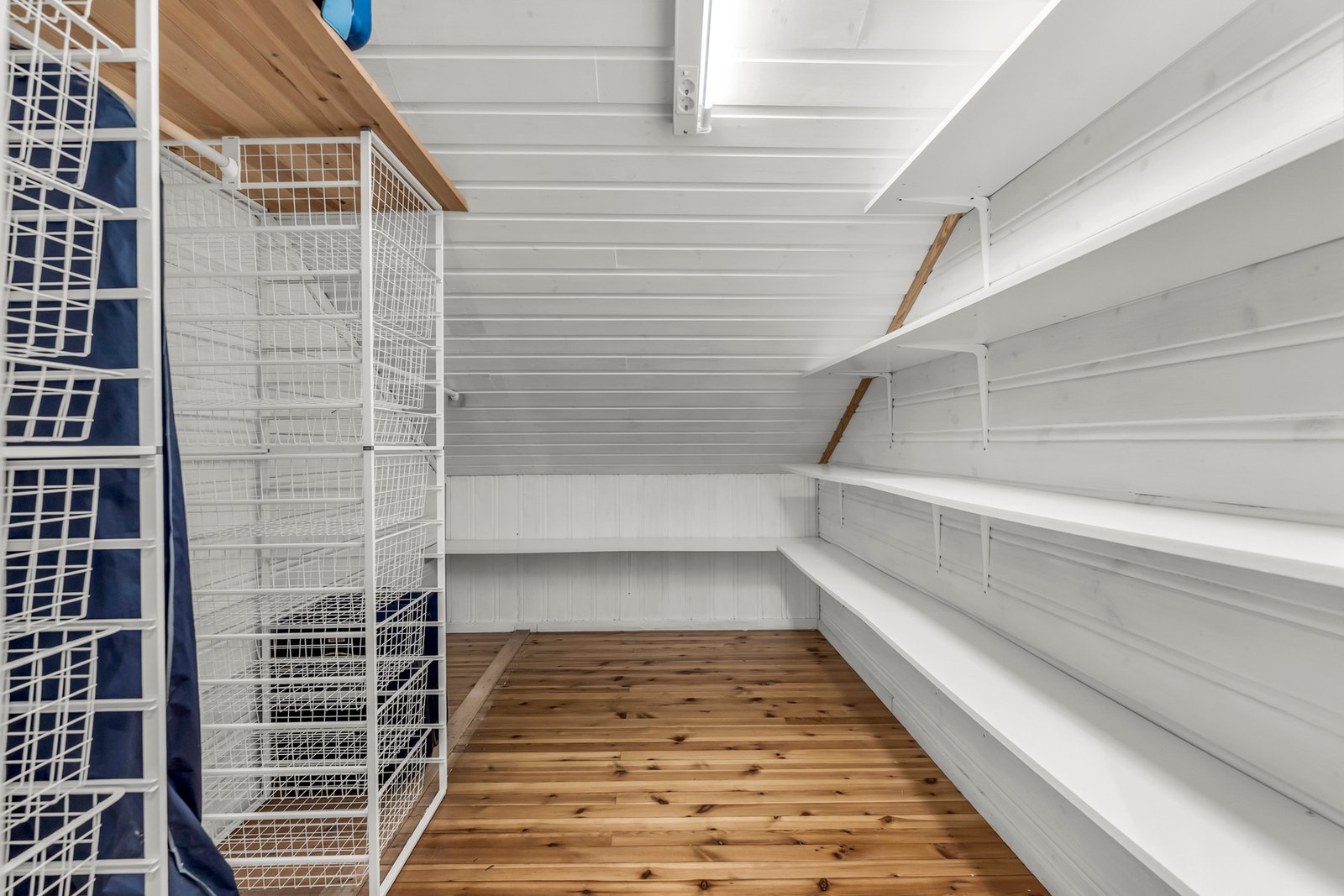 Praktisk bod med gode lagringsmuligheter Galleribilde