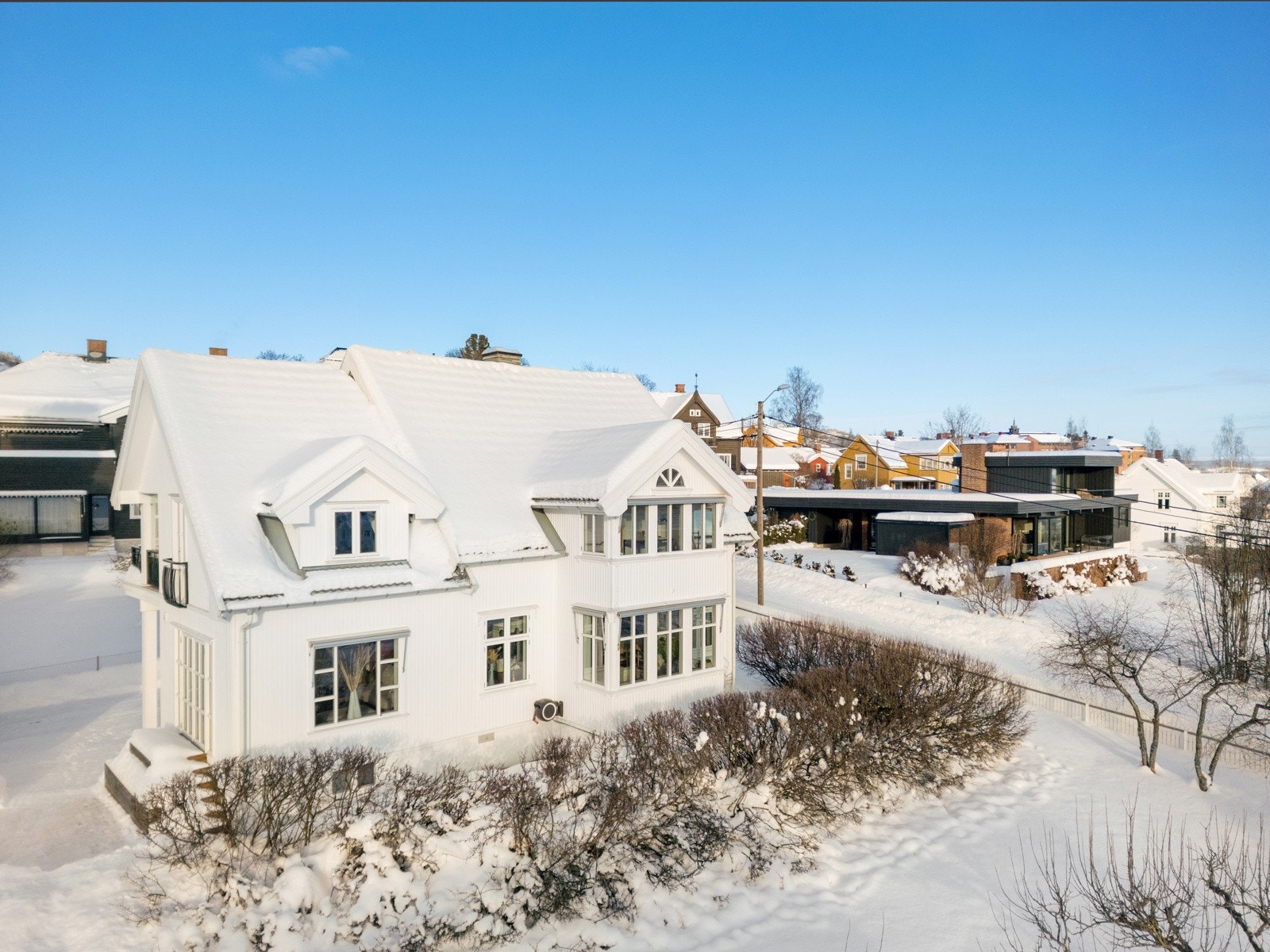 Gangavstand til barne- og ungdomsskole, videregående skole, NTNU og Gjøvik sykehus. Galleribilde