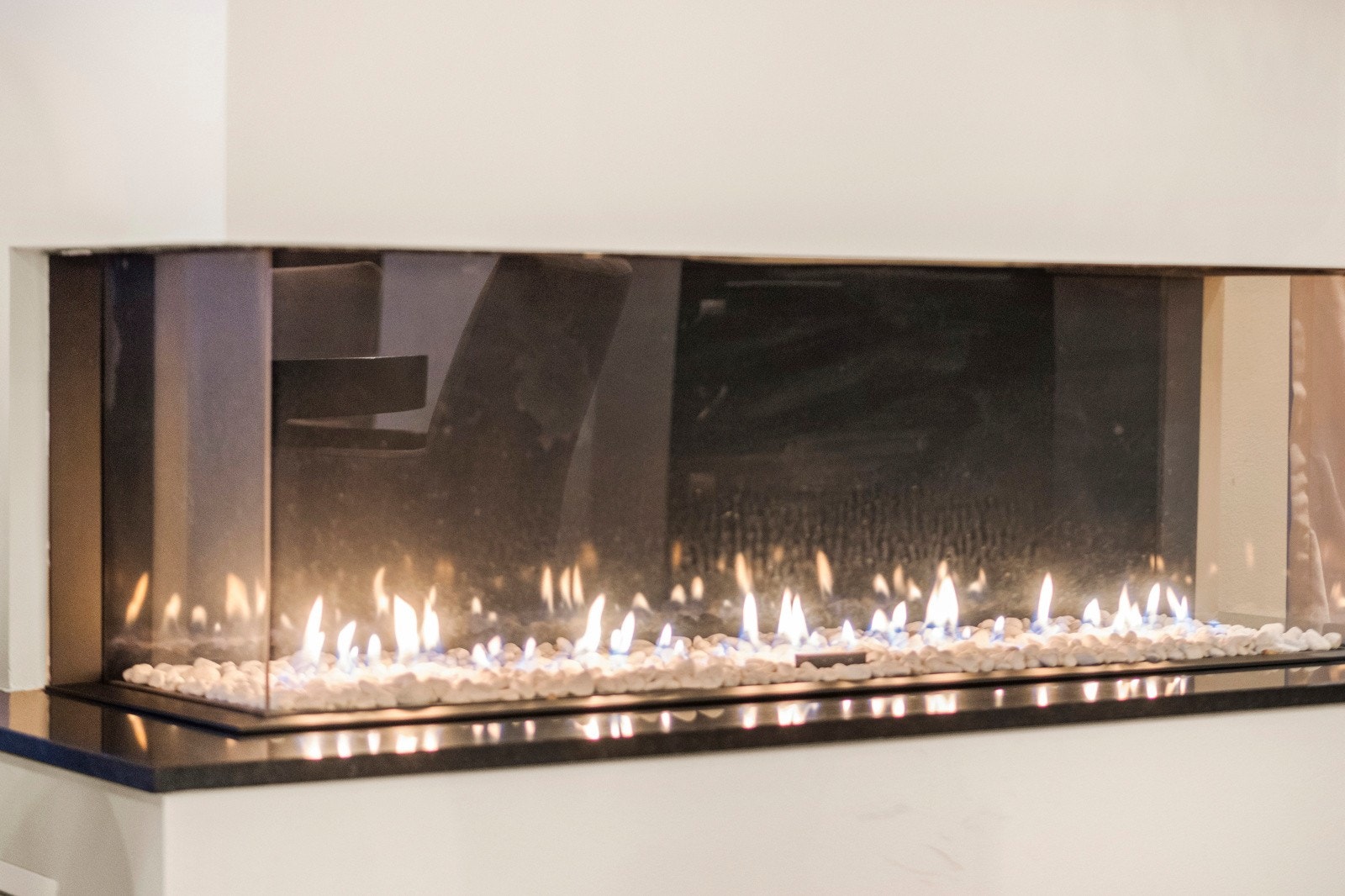 Gasspeis i stuen, koblet til store glassflasker som sjelden må byttes. Galleribilde