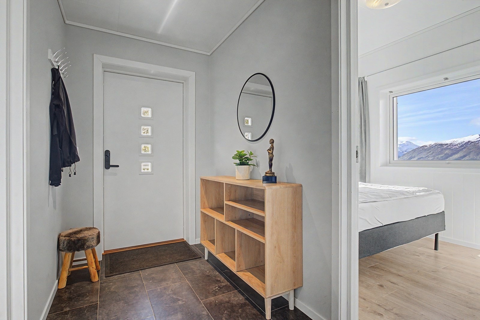 Entre/gang med skyvedørsgarderobe Galleribilde