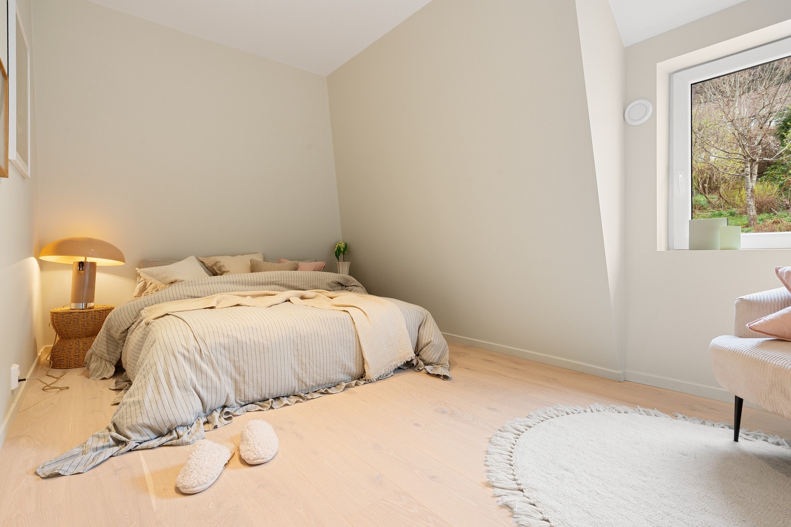 Soverommene er hhv. 12.2 m² og 12.5 m² Galleribilde