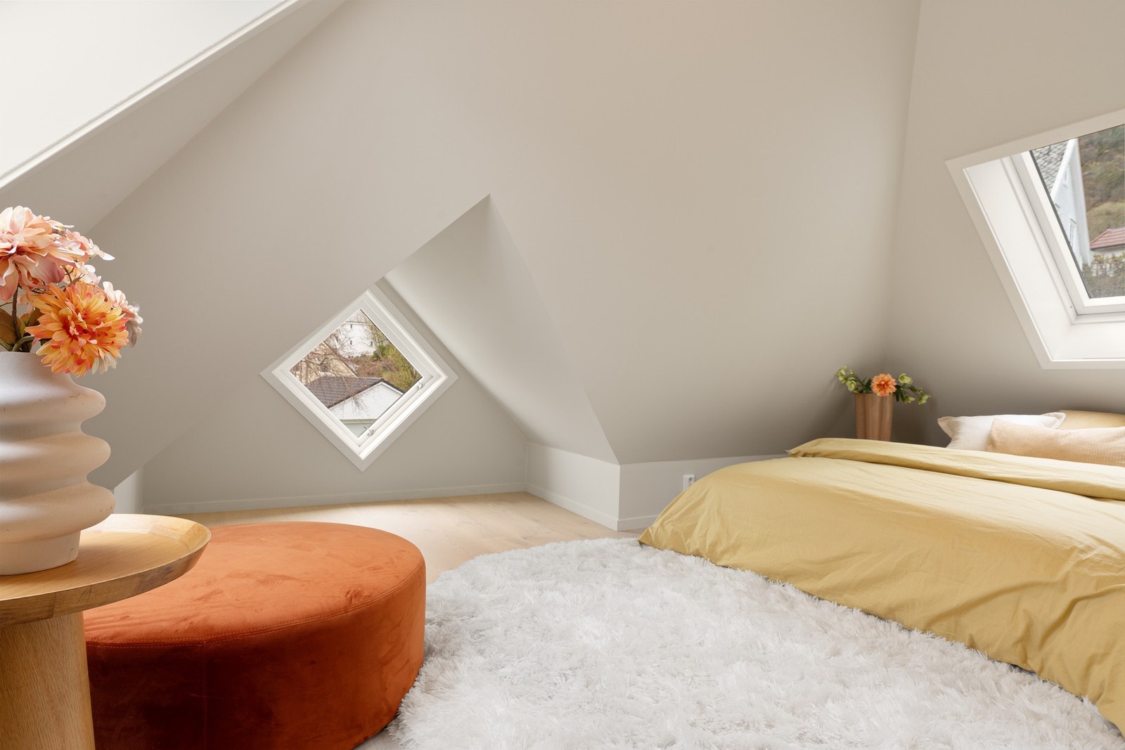 Dette rommet har et målbart areal på 9.0 m² og en total gulvflate på 20 m² Galleribilde