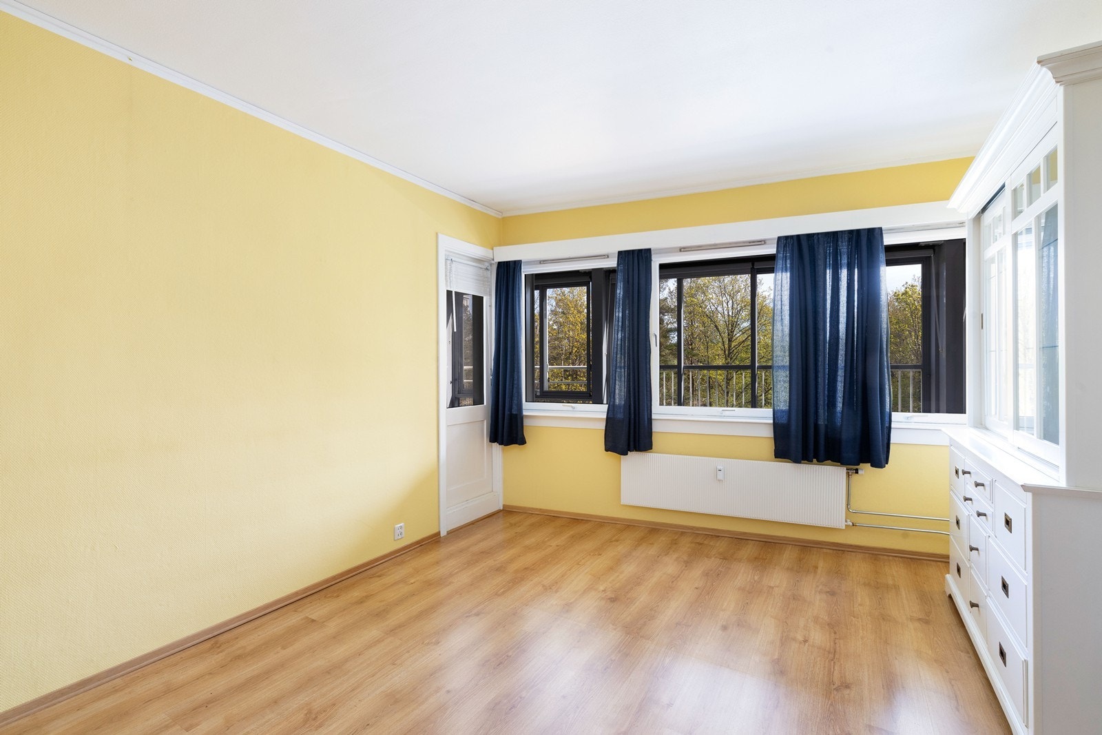 ... og adkomst videre til innglasset balkong. Galleribilde