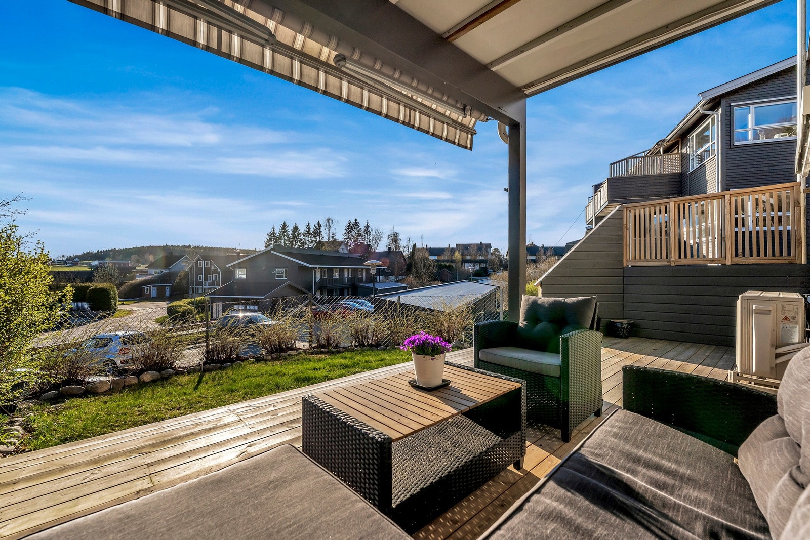 Terrassen er delvis overbygd og kan benyttes uansett vær Galleribilde