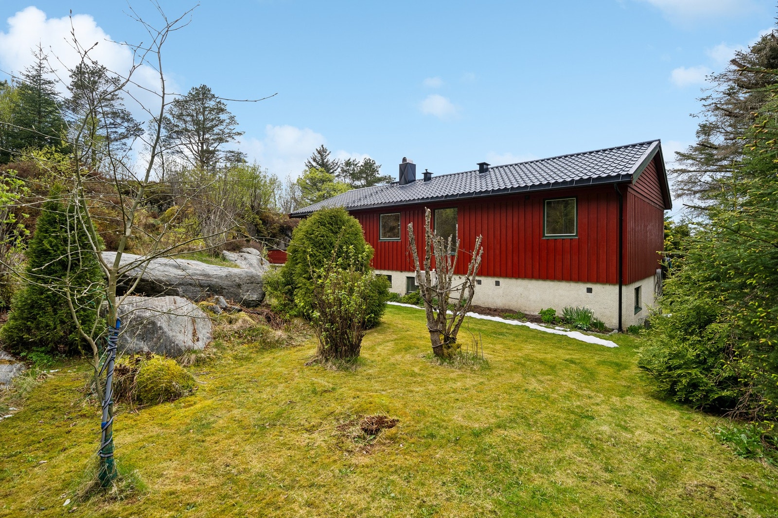 Innholdsrik enebolig i et barnevennlig boligfelt på Hustad. Galleribilde