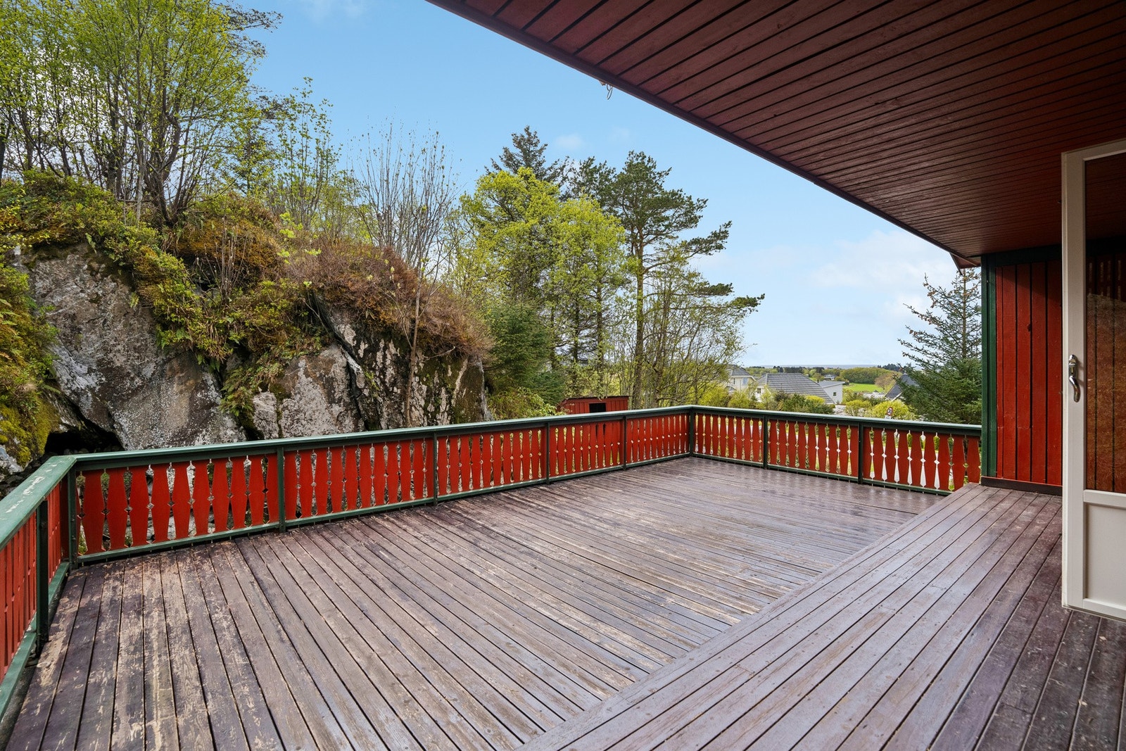 Fra stue er det utgang til en terrasse på ca. 44 kvm. Galleribilde