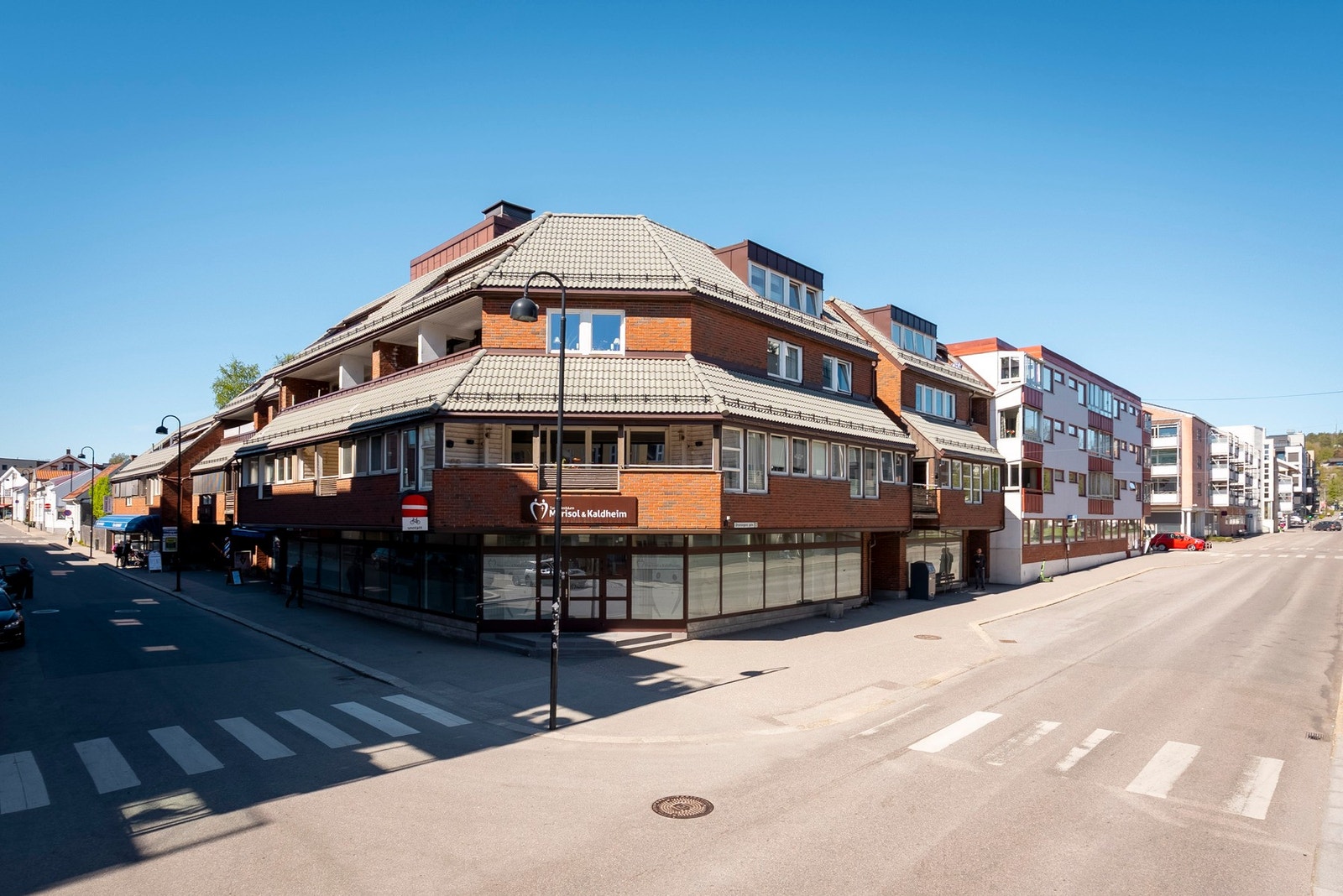 Velkommen til en flott 3-roms leilighet beliggende i 2. etasje midt i Sandefjord sentrum Galleribilde
