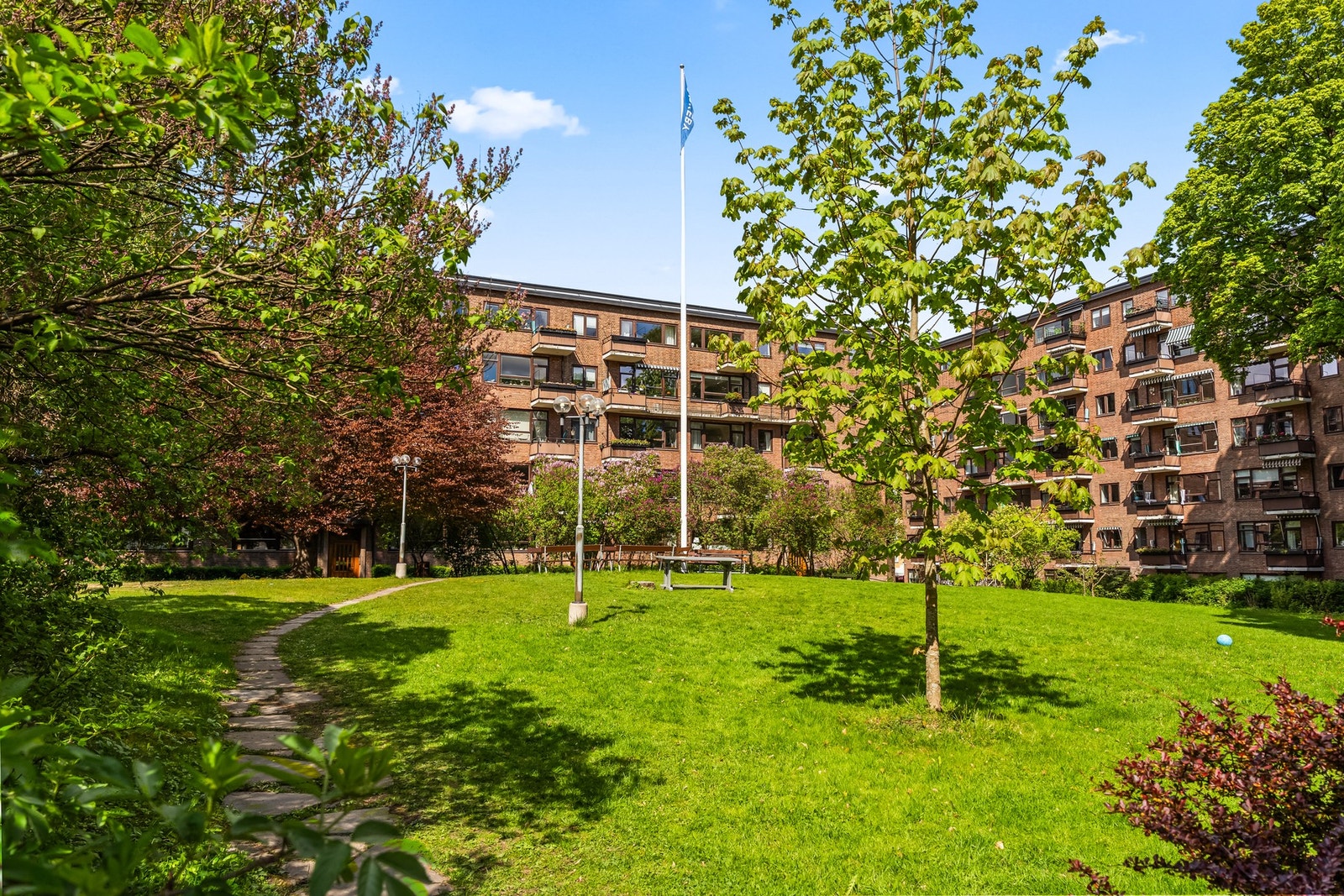 Grønt og rolig fellesområde Galleribilde