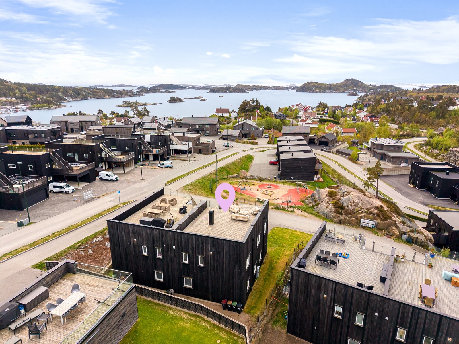 Solrik og sjønær beliggenhet i barnevennlig område Galleribilde