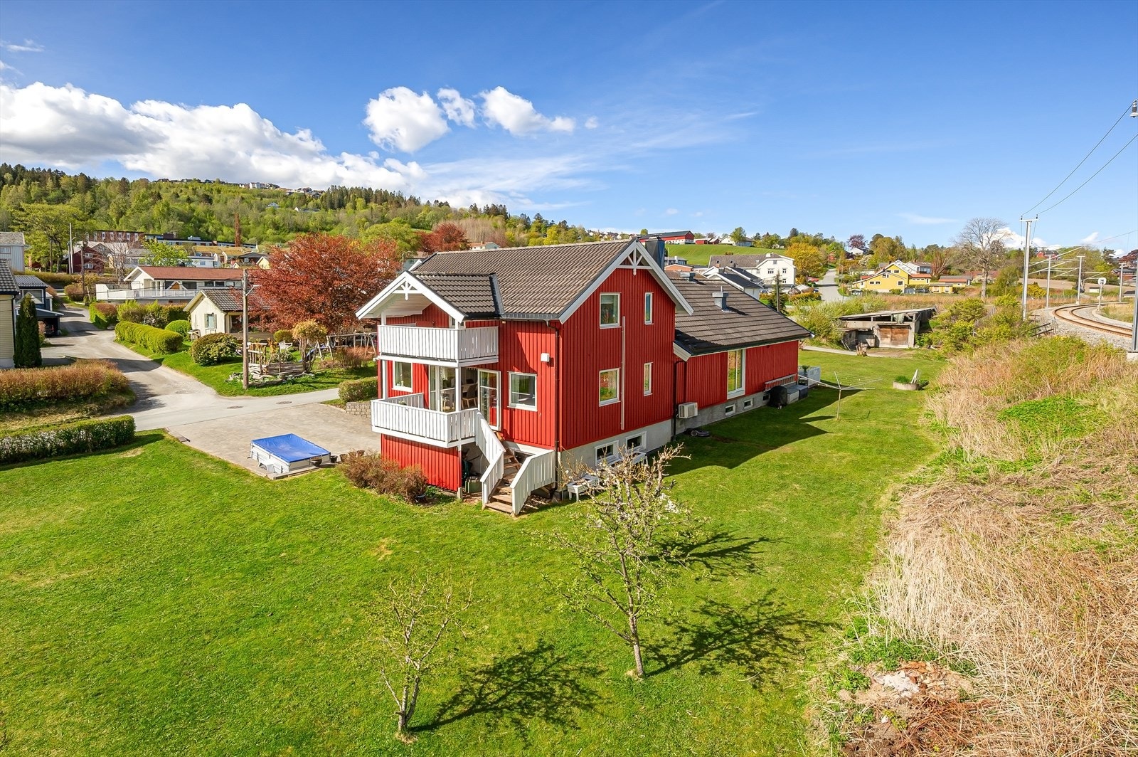 Flott opparbeidet uteområde med en tomtestørrelse på 1 033m² Galleribilde