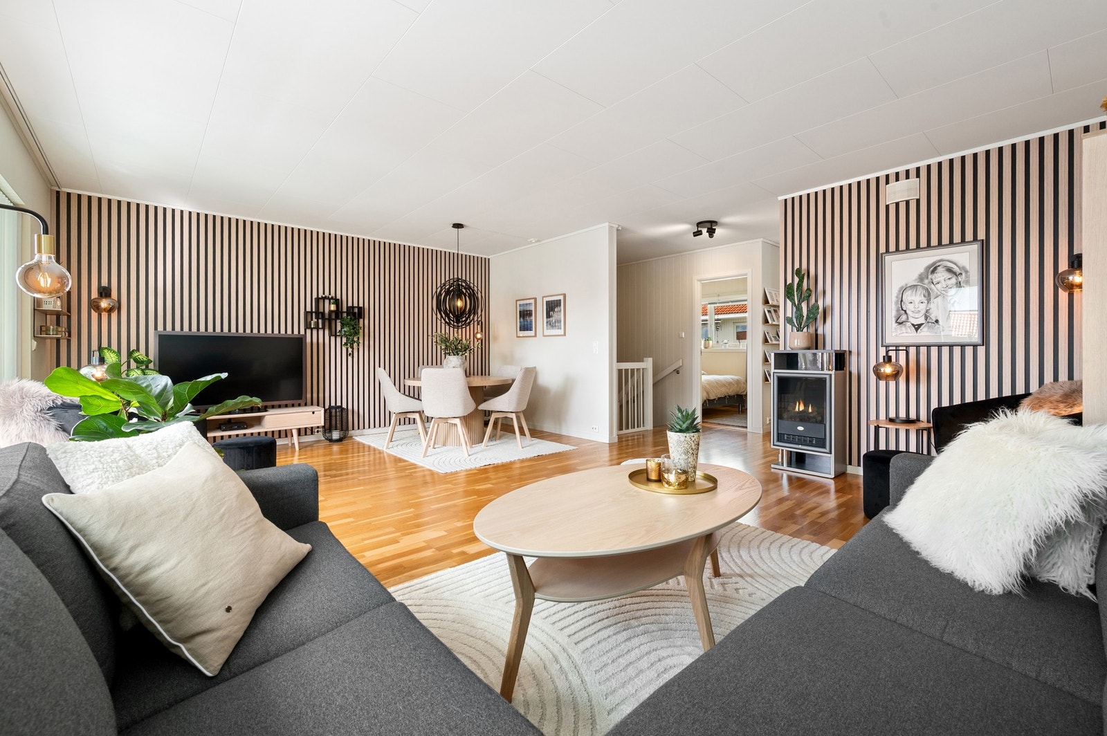 Boligen fremstår som meget innbydende og flott, med gjennomført god standard. Galleribilde